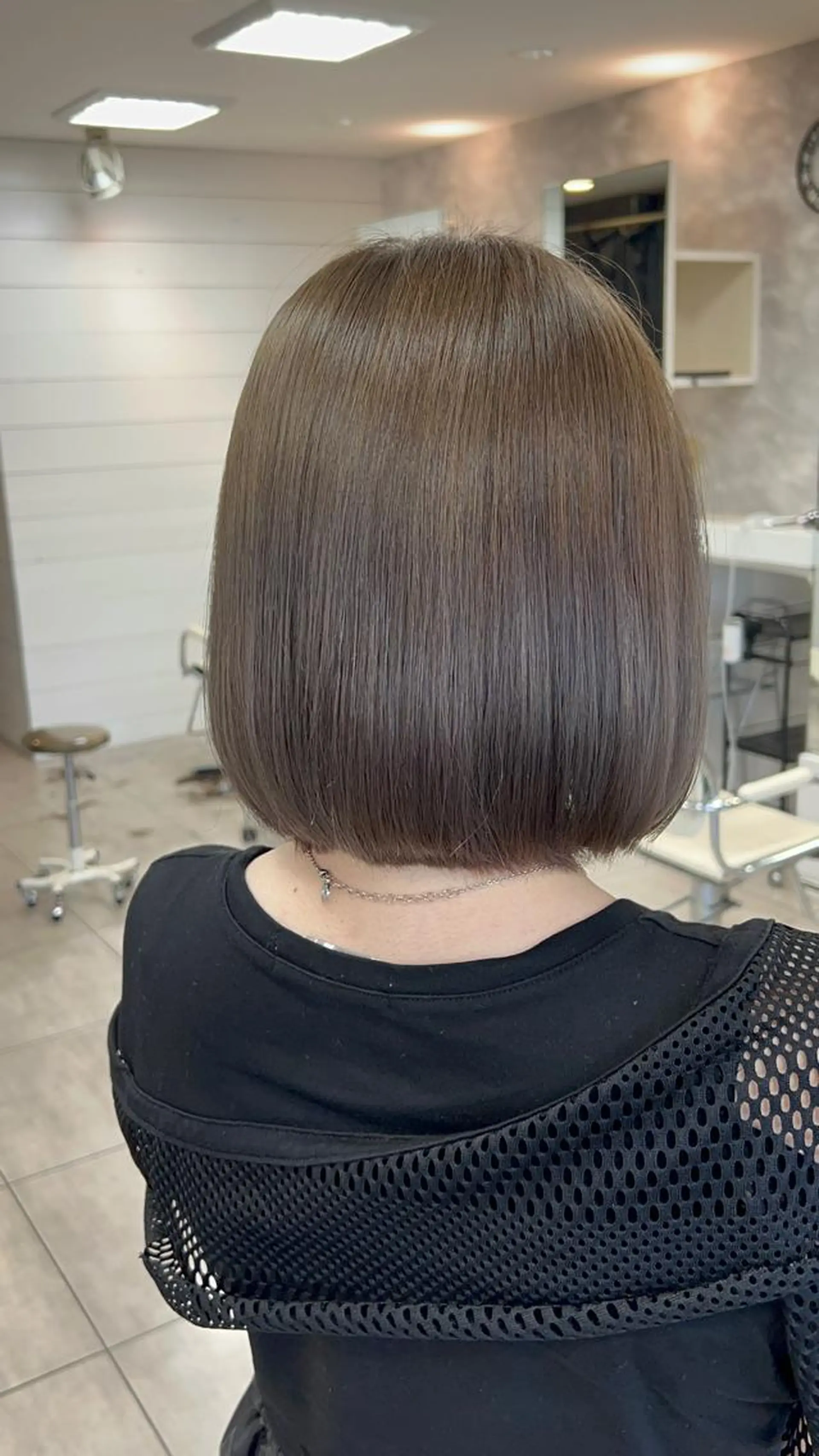 ミディアム カラー ヘアアレンジ グレージュ インナー×縮毛矯正 ピンクカラー澤井里菜のヘアスタイル