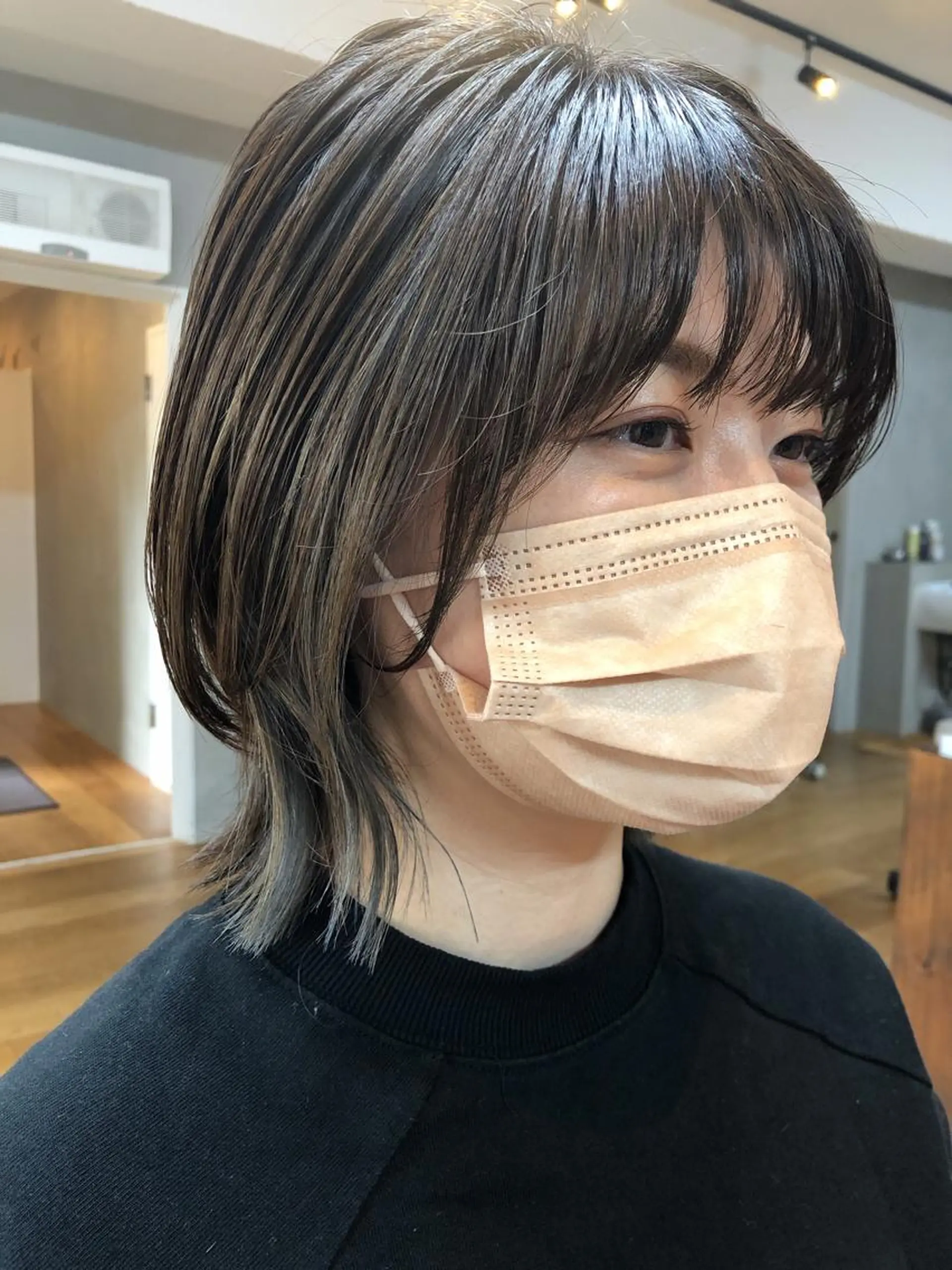 ミディアム ハイライト カット ヘアカラー 伊藤 佳代子のヘアスタイル