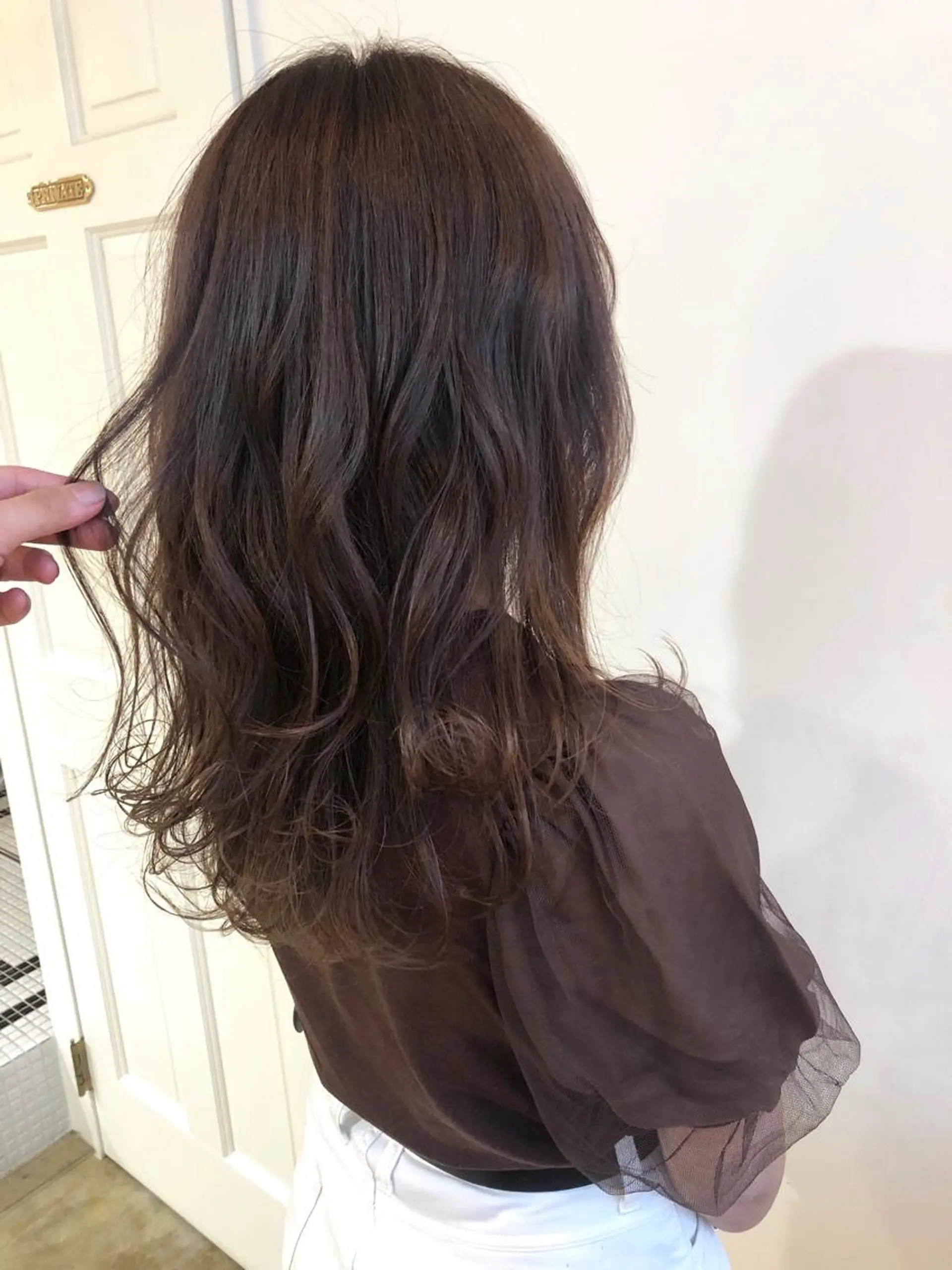 セミロング カラー MIOベージュカラー 柔らかいカラーのヘアスタイル