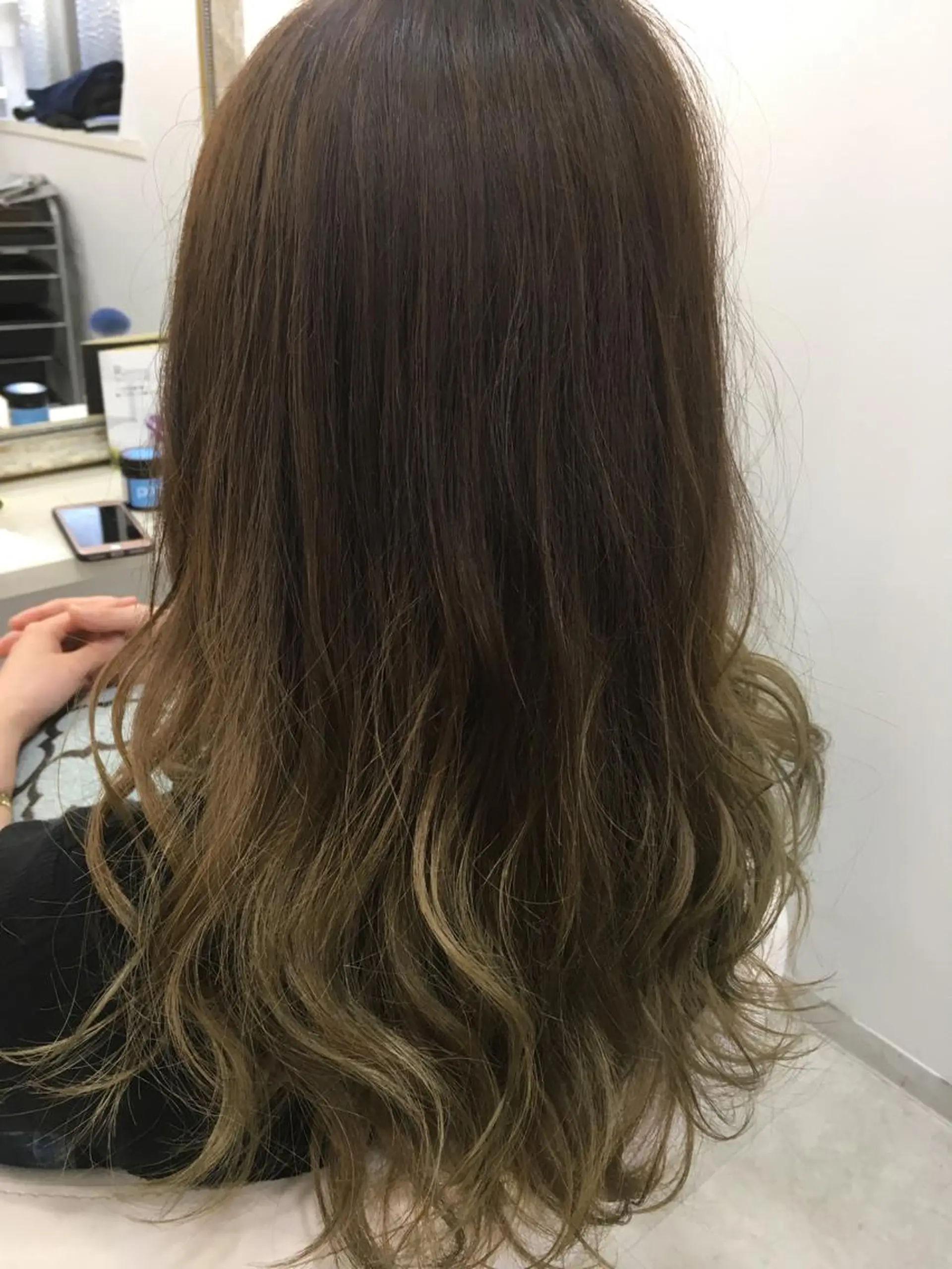 セミロング カラー グラデーションカラー 髪質改善 中川　翔のヘアスタイル
