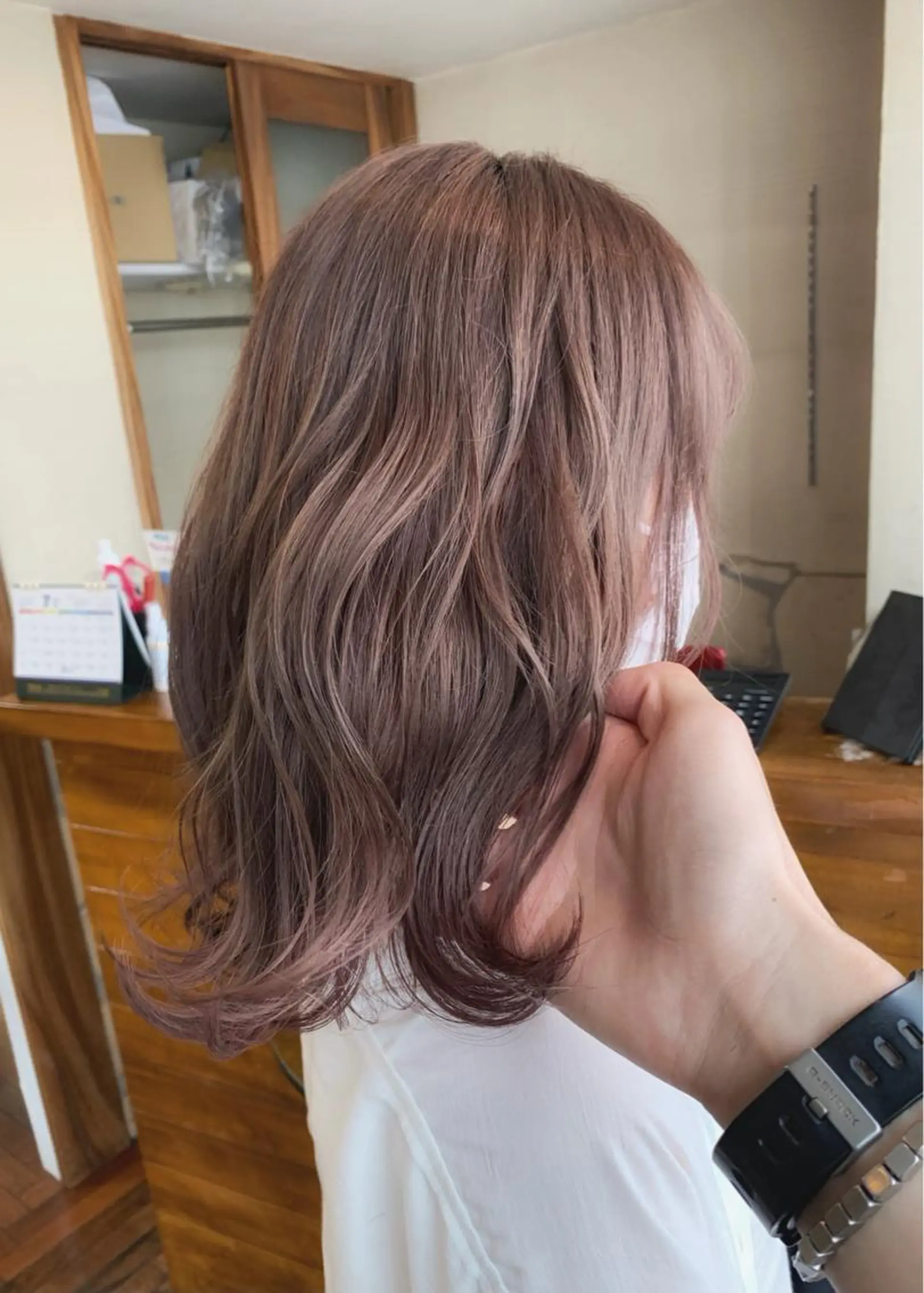 ミディアム カラー ベージュカラー ミルクティーベージュ ヘアカラー トリートメント 矢野 晃平のヘアスタイル
