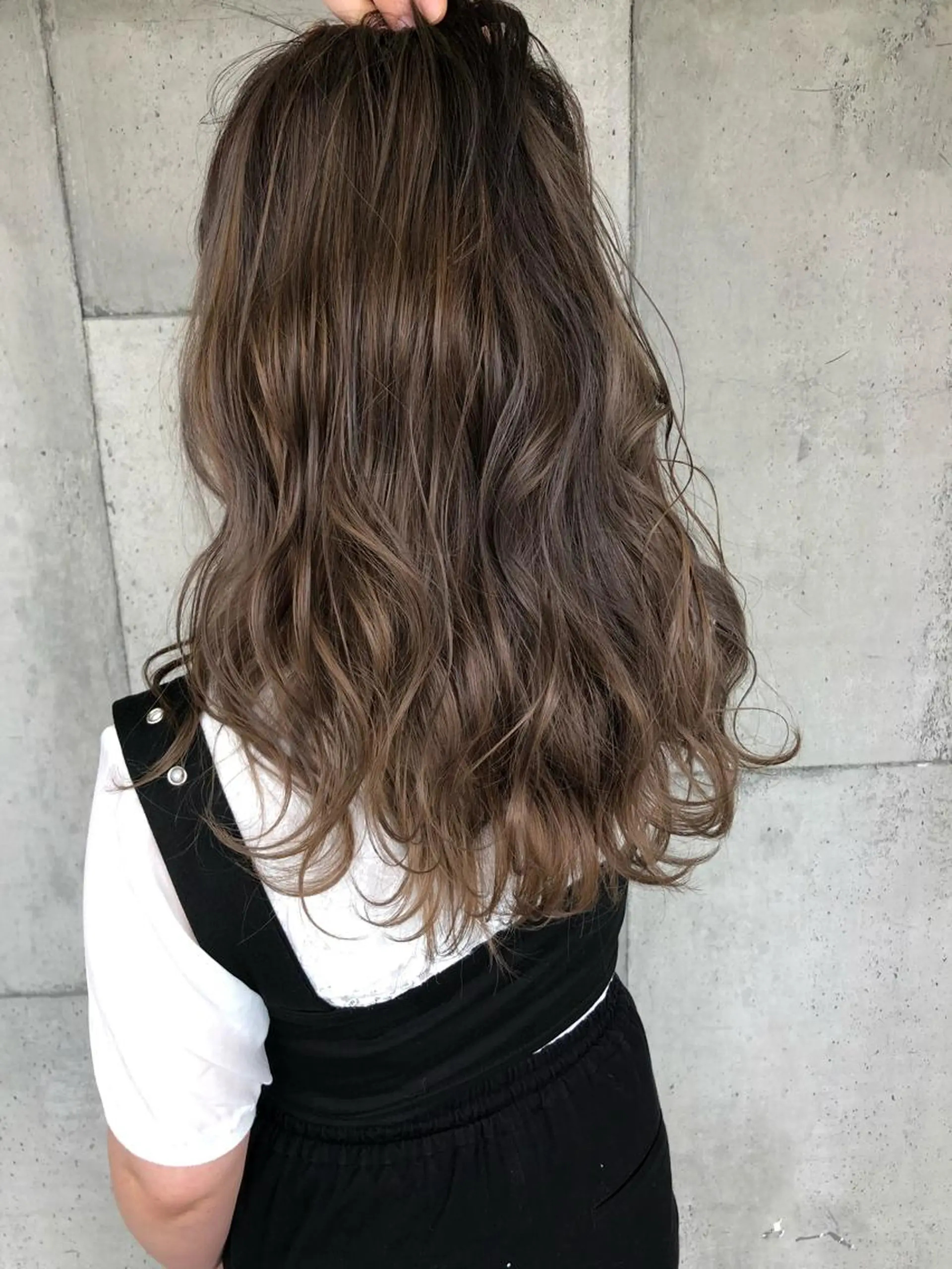 ロング カラー グレージュ ラベンダーカラー ラベンダーグレージュ ラベンダーグレー カット ヘアカラー 東 寛道のヘアスタイル