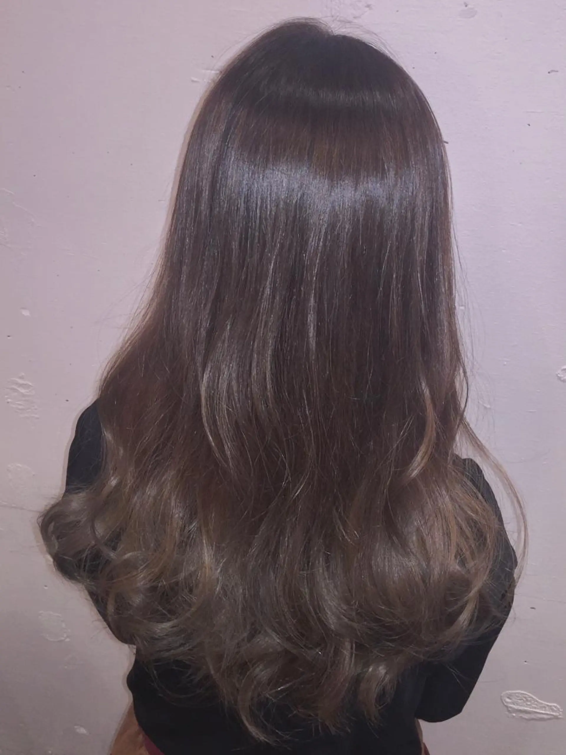 ロング カラー アッシュ ブリーチ ダブルカラー グラデーションカラー 小國 綾かのヘアスタイル