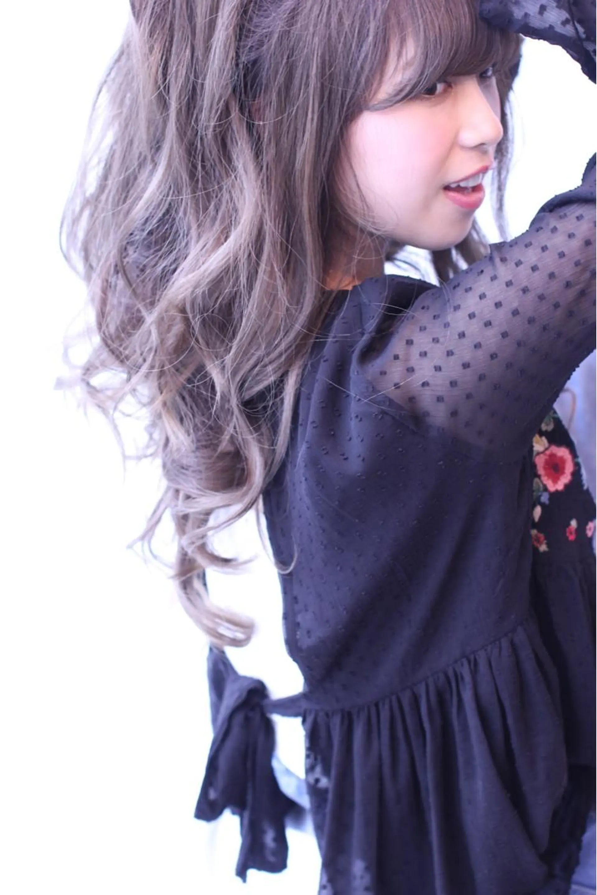 ロング カラー ヘアアレンジ グレージュ 透明感♡︎♡︎ 佐々木早苗のヘアスタイル