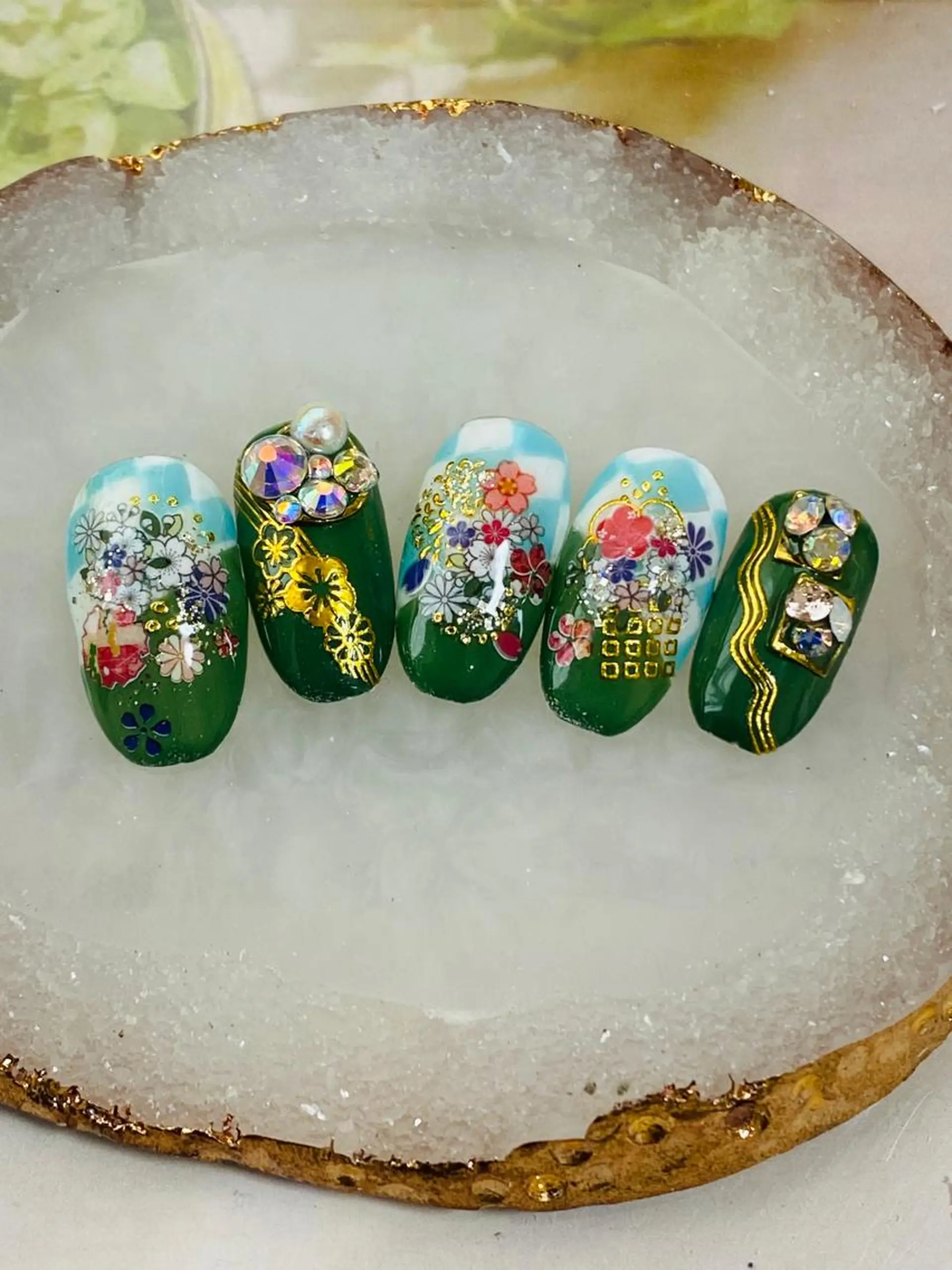 ネイル 成人式 自宅ネイルサロン ♦️nuance♦️のネイルデザイン