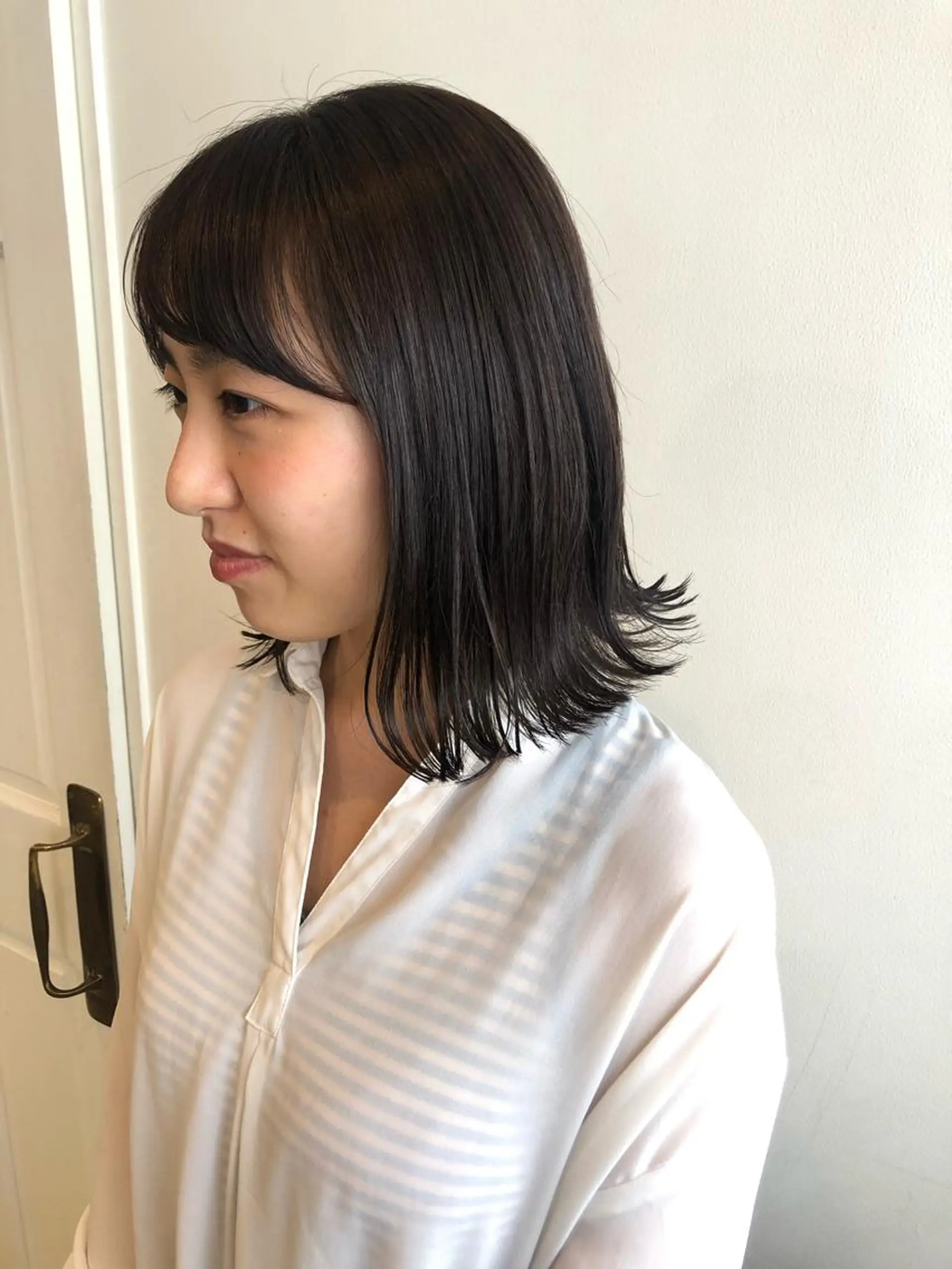 ミディアム カラー カット ヘアカラー トリートメント MIOベージュカラー 柔らかいカラーのヘアスタイル
