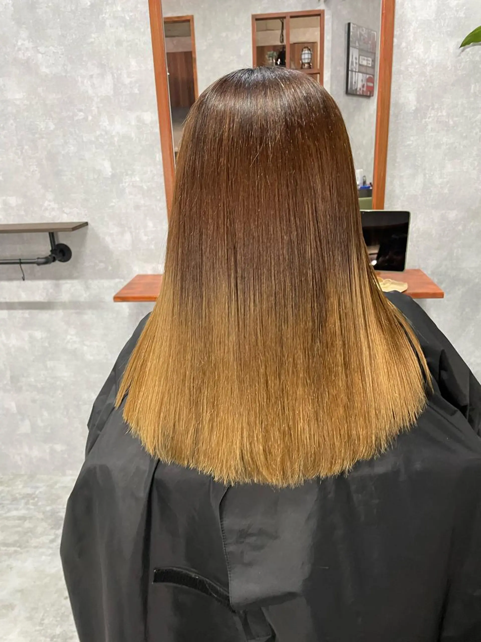 セミロング 縮毛矯正 andKおもろまち店 艶ダブルカラー✨のヘアスタイル