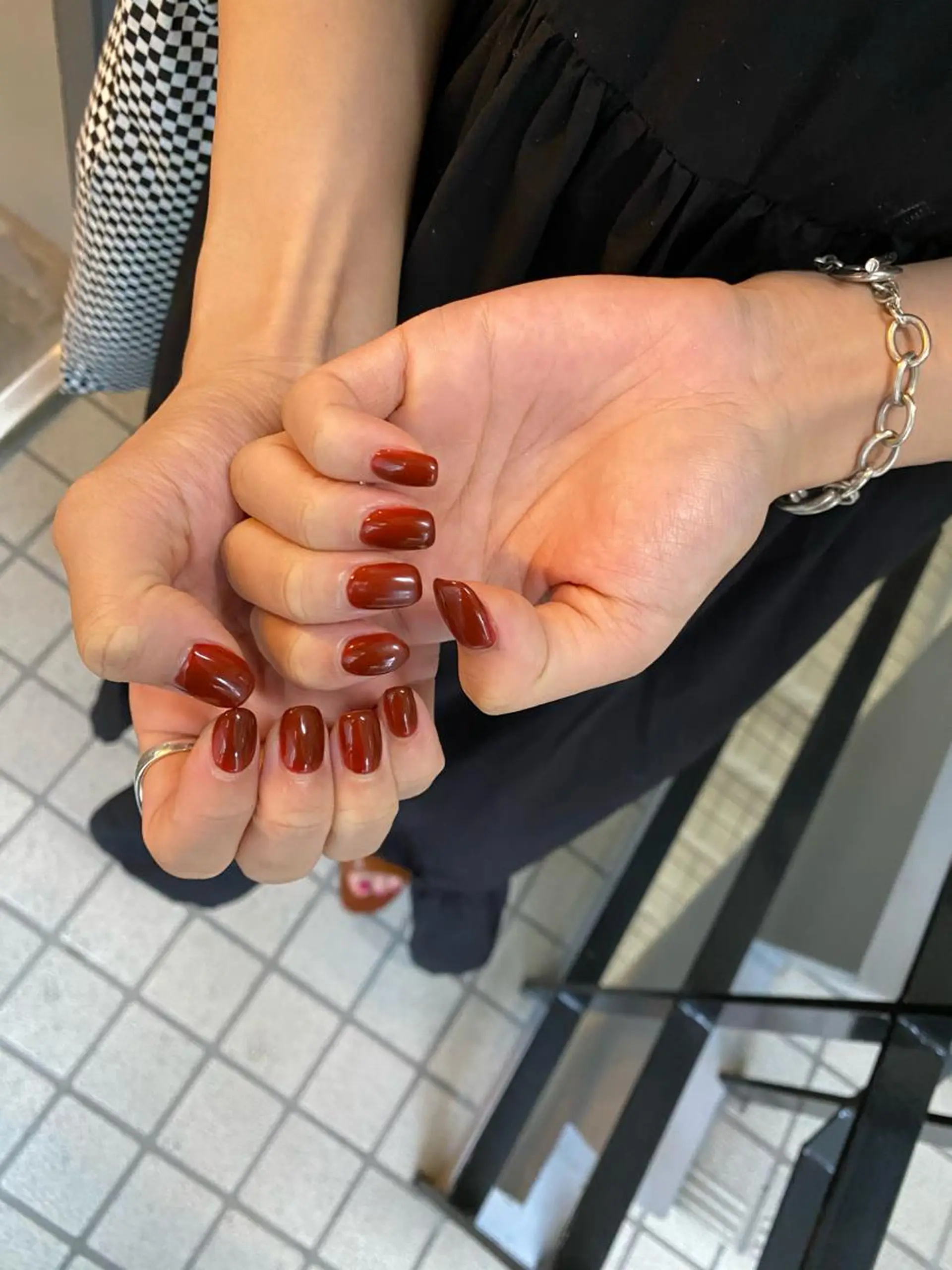 ネイル ボルドー ワンカラーネイル スクエアネイル ハンドネイル Yarm As Etel.のネイルデザイン