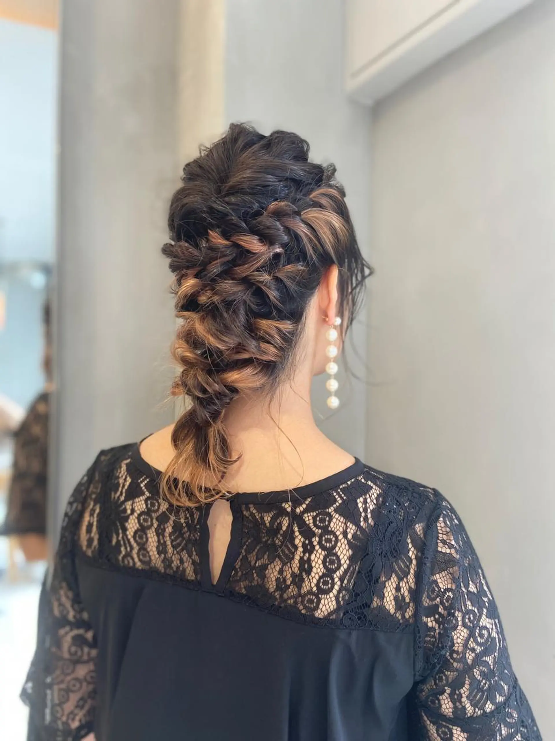 セミロング ヘアアレンジ 結婚式・ブライダル カジュアルを女っぽく 𝗮𝘆𝗮𝗰𝗼のヘアスタイル