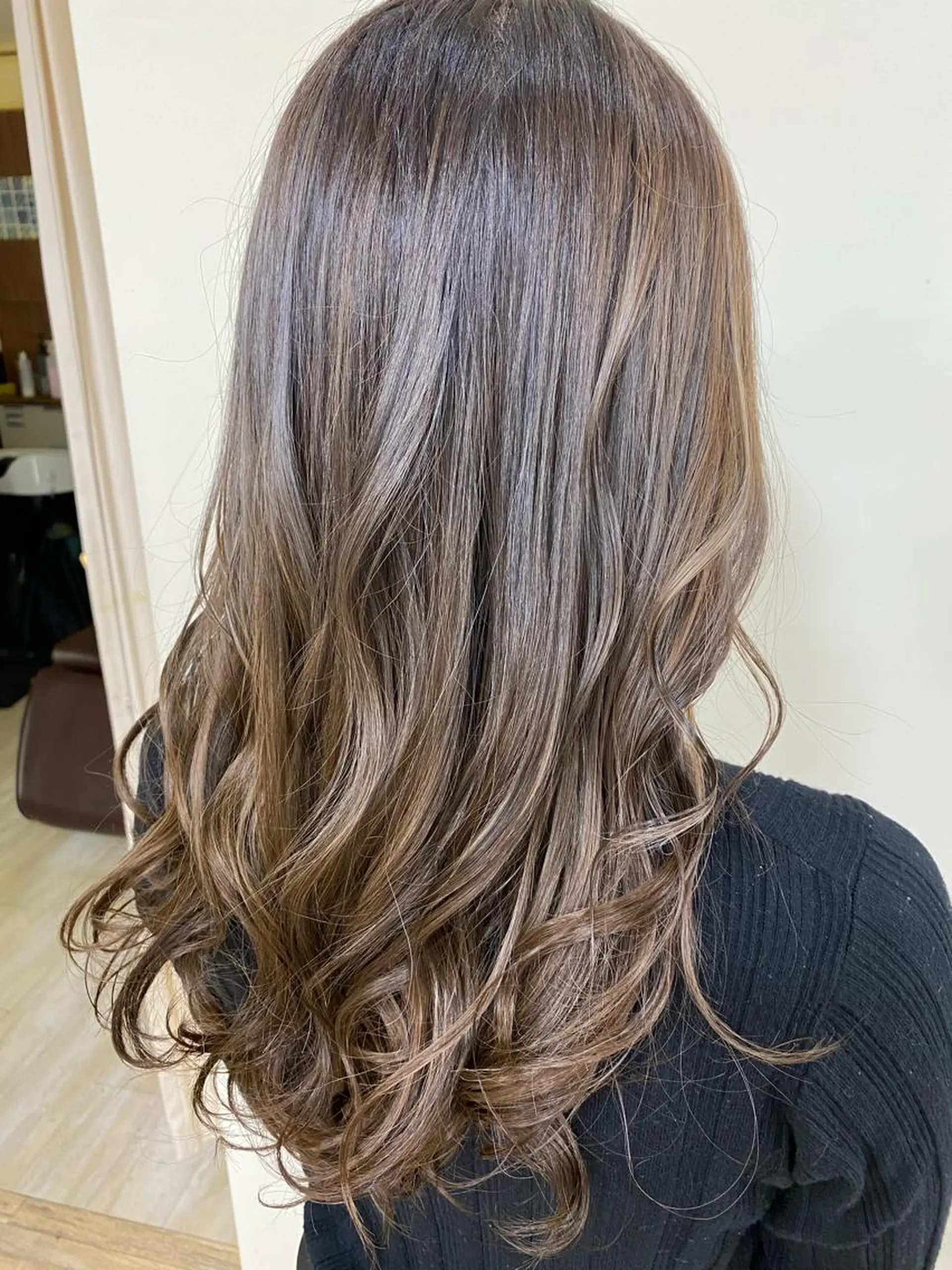 カラー SALOWIN栄 高須大貴のヘアスタイル