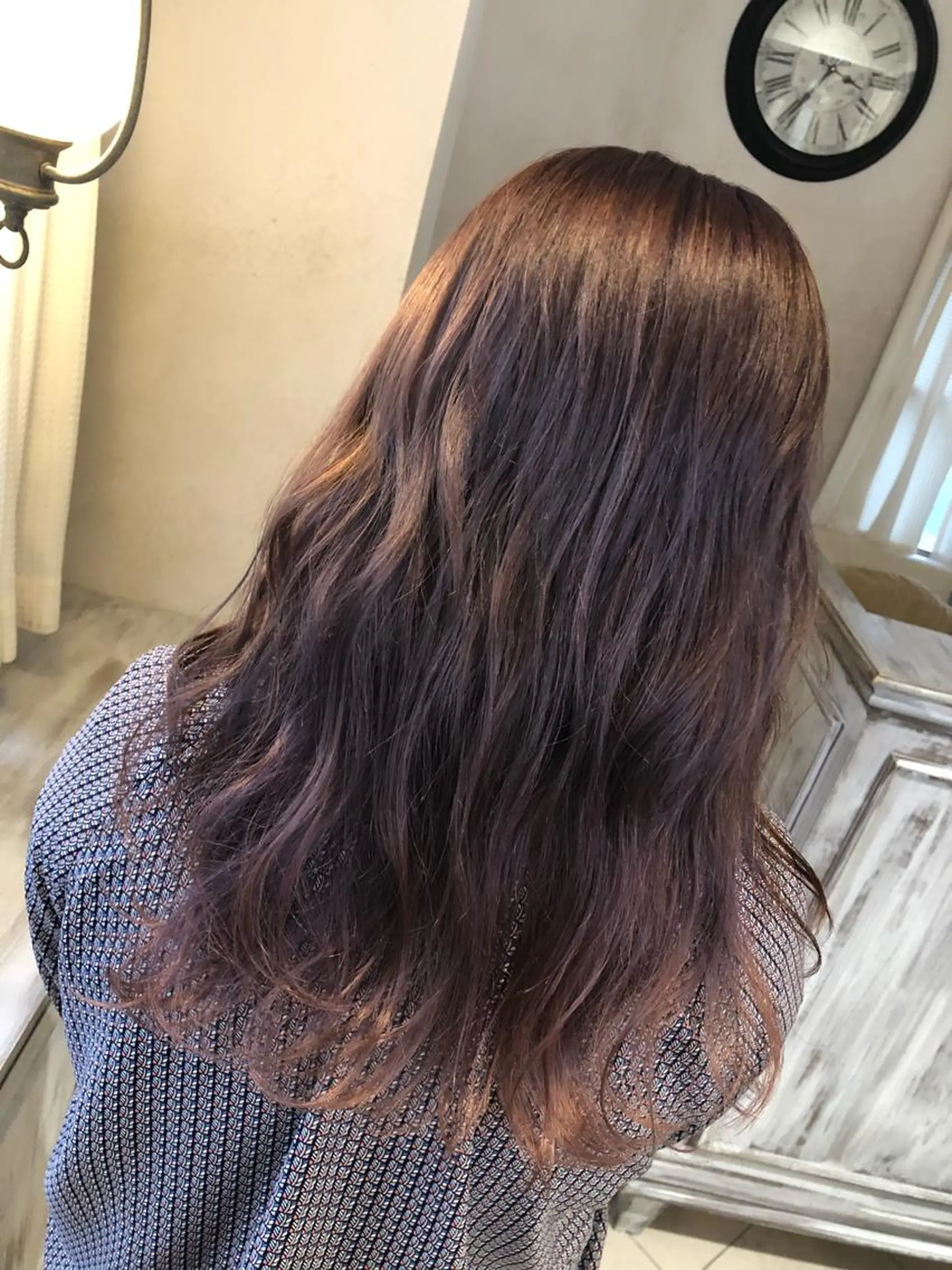 セミロング カラー ベージュカラー ブリーチ ピンクカラー カット ヘアカラー 吉村 絢乃のヘアスタイル