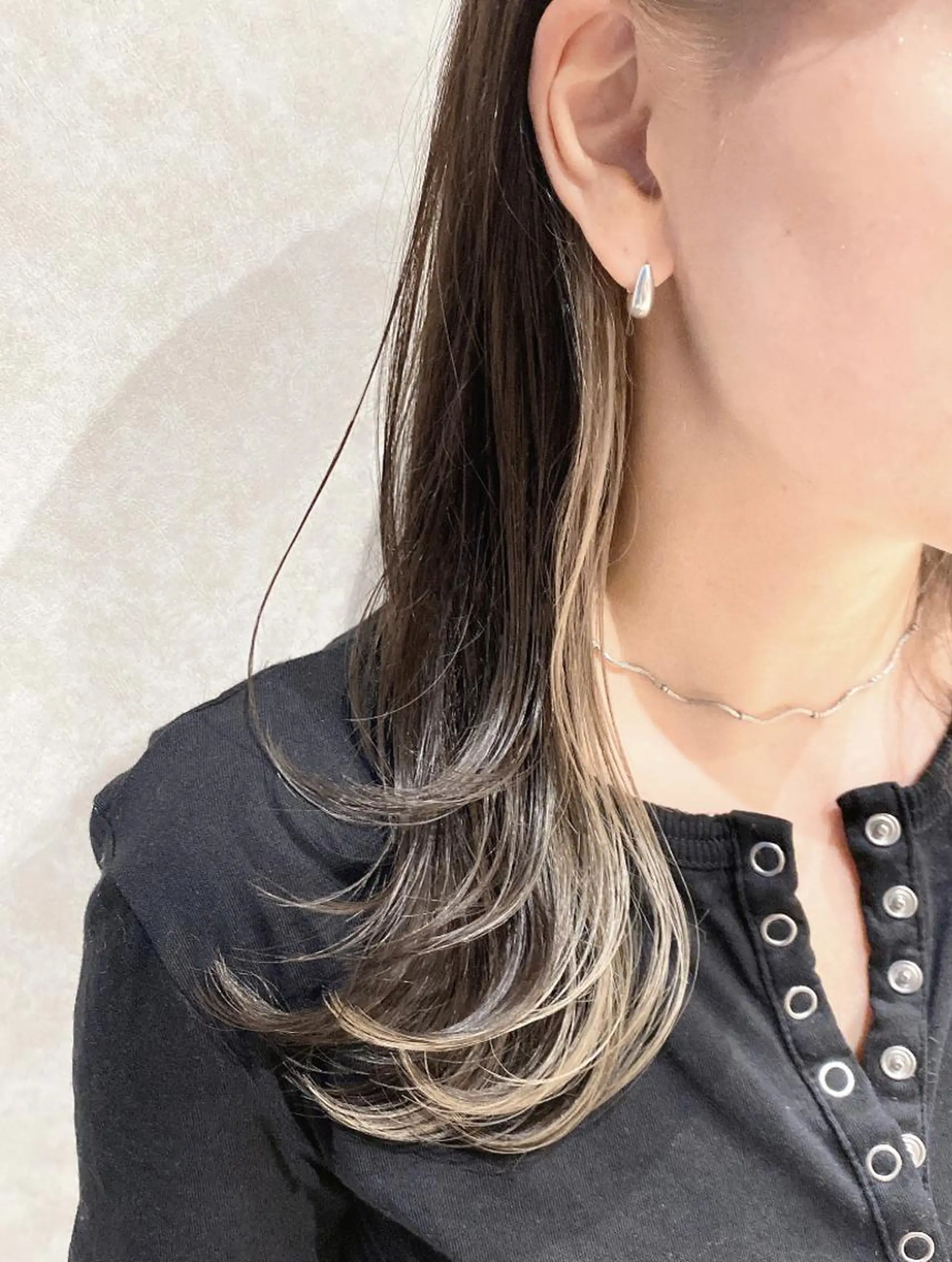 ミディアム カラー イヤリングカラー カット ヘアカラー トリートメント 内藤 裕真  k-twoのヘアスタイル