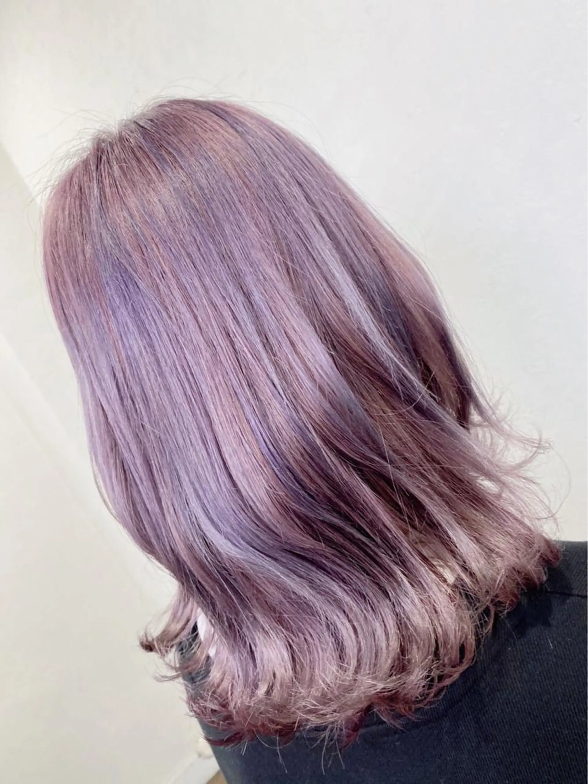 カラー 塩崎 明菜のヘアスタイル