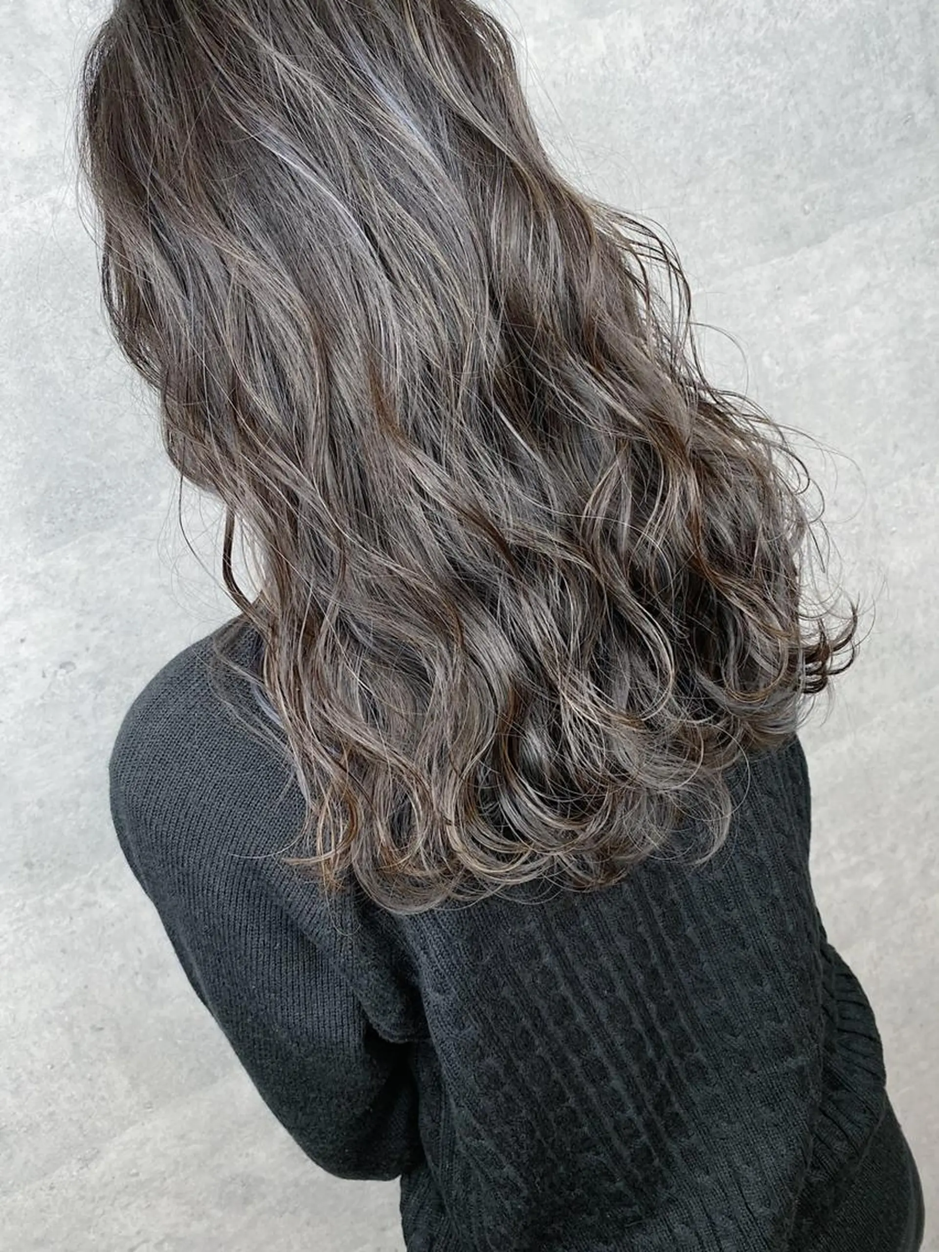 セミロング カラー _WHITE 天王寺のヘアスタイル