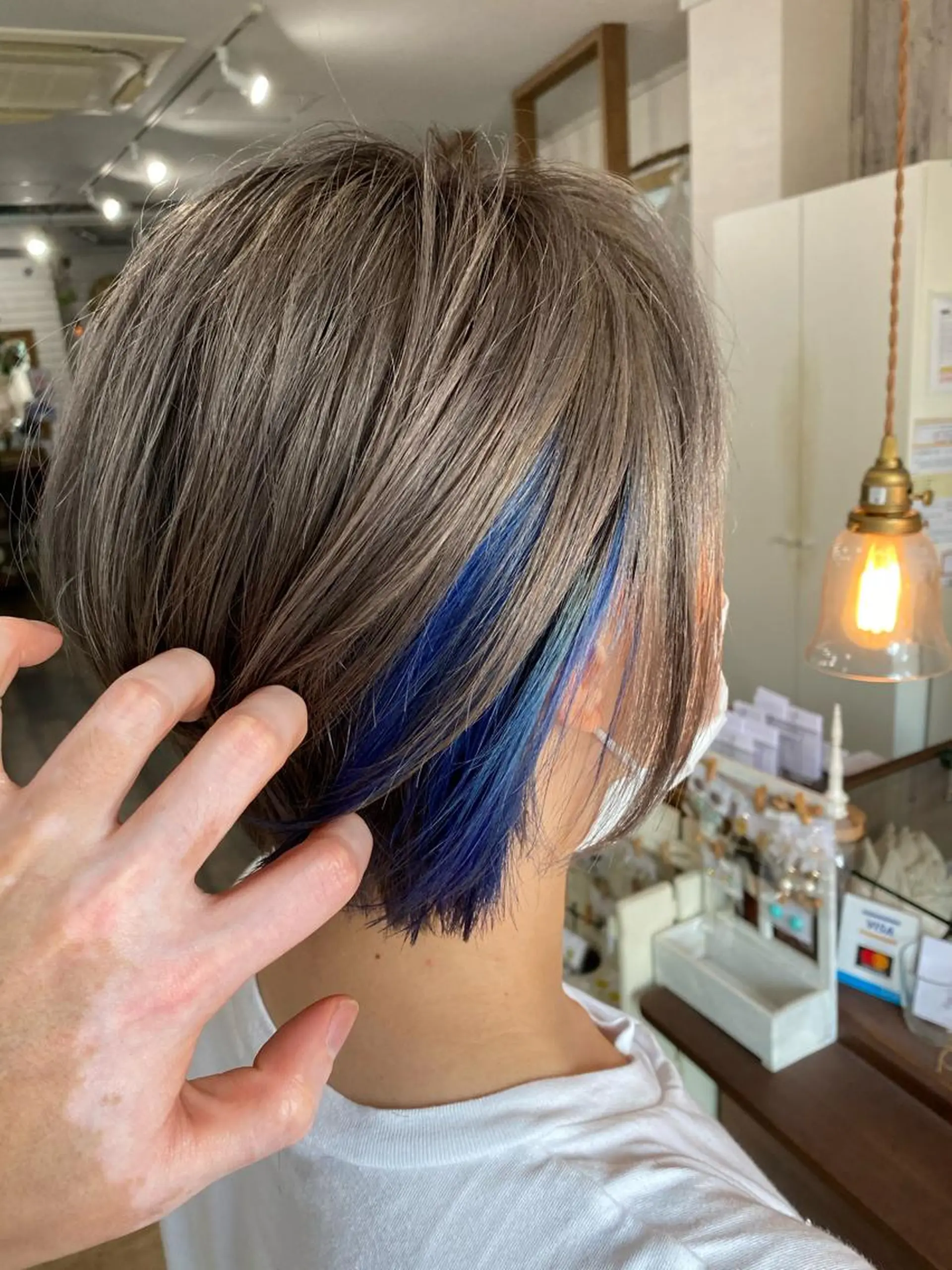 ショート カラー ベージュカラー ブルーカラー シルバー シルバーベージュ ヘアカラー トリートメント エクステ ココテラス メンズカットのヘアスタイル