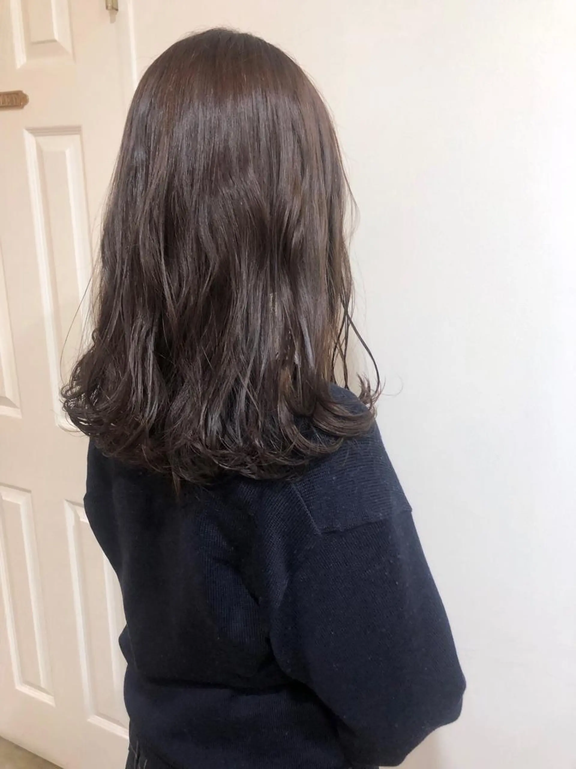 セミロング カラー MIOベージュカラー 柔らかいカラーのヘアスタイル