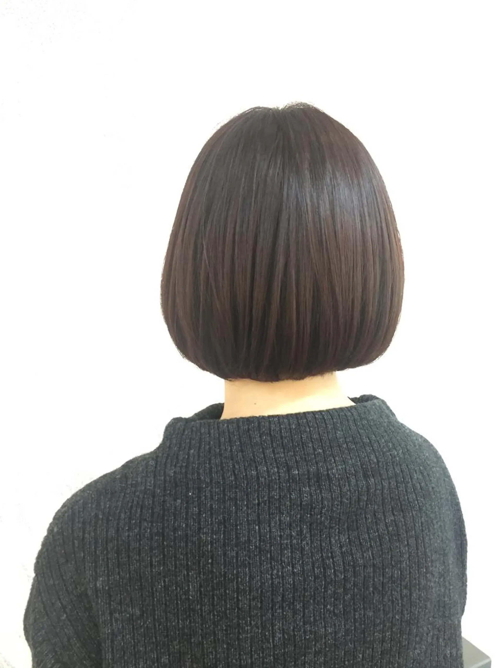 ミディアム アルファ シェリのヘアスタイル