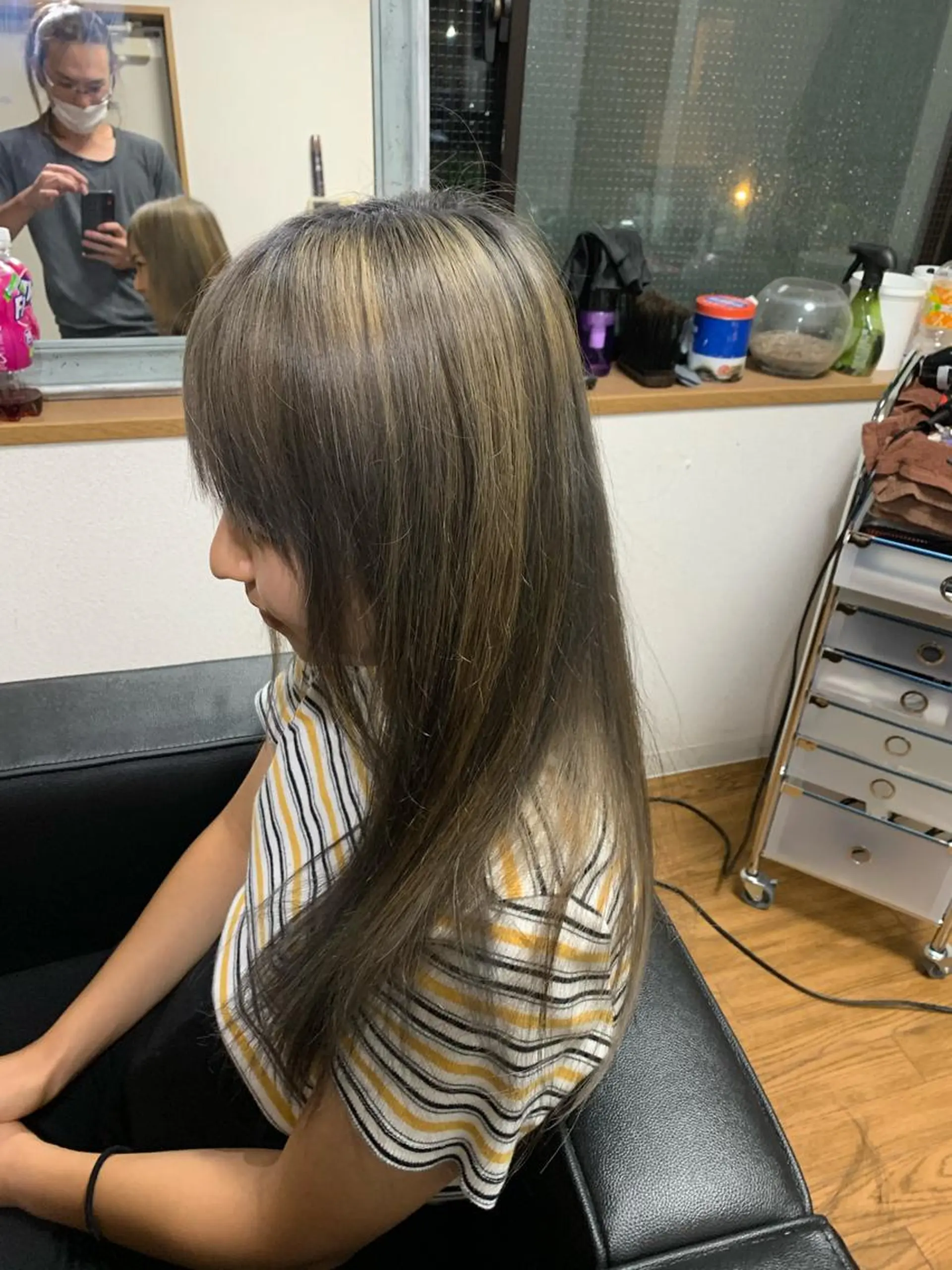 セミロング カラー バレイヤージュ ブリーチ レイヤーカット カット ヘアカラー じょん 。のヘアスタイル