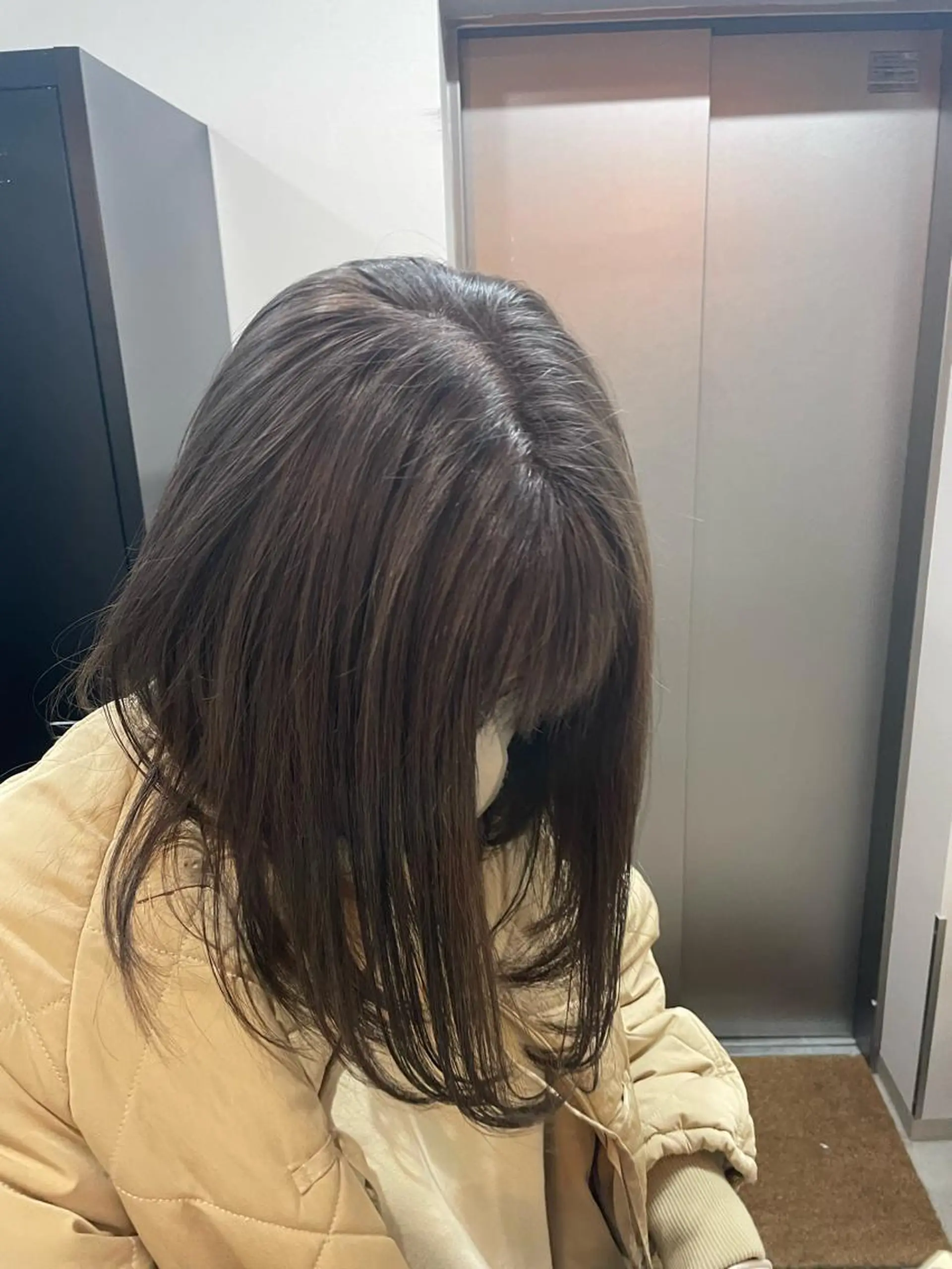 セミロング ヘアカラー トリートメント nene .のヘアスタイル