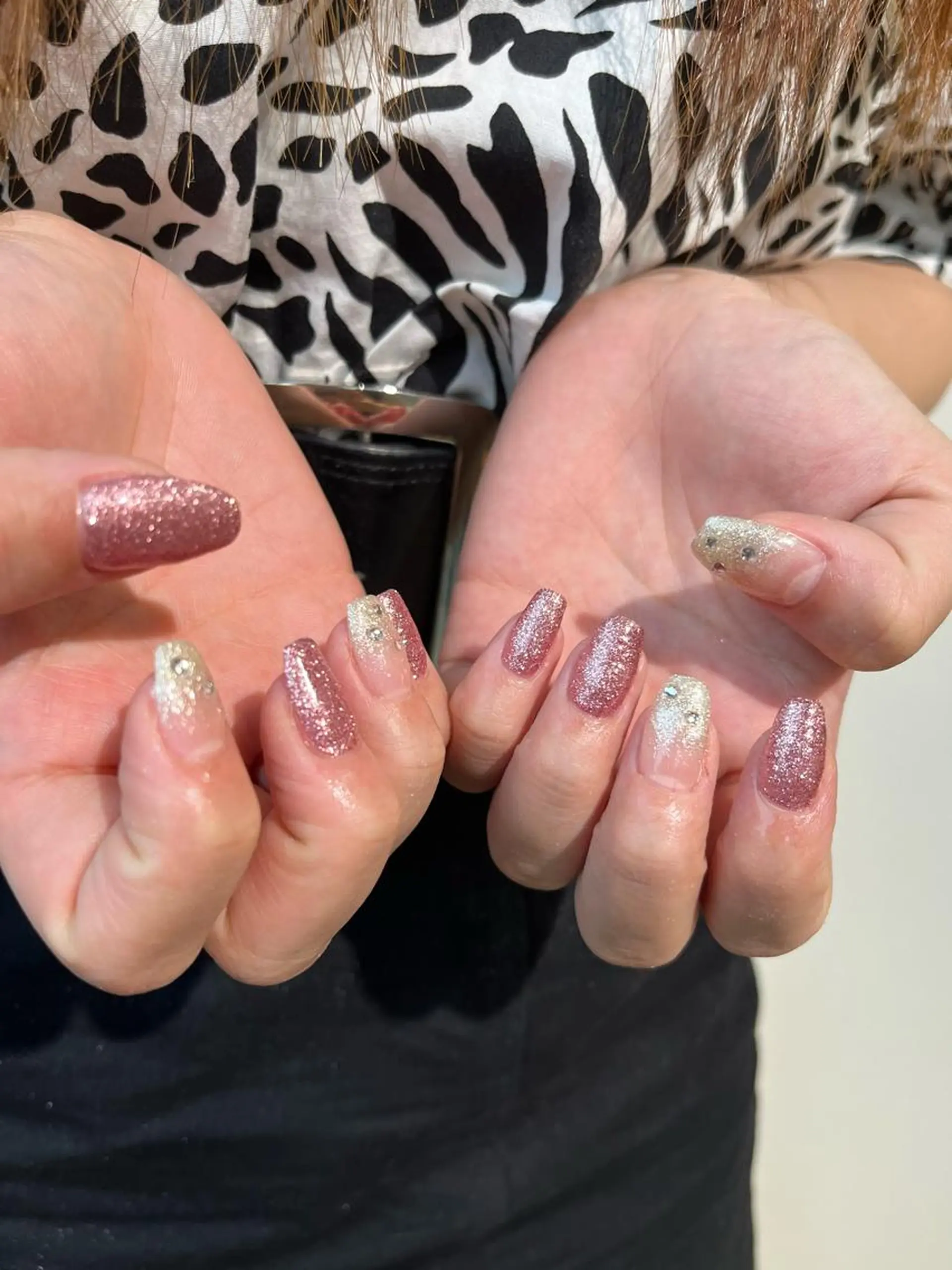 ネイル ラメ(グリッター) ラメグラデーション ワンカラーネイル ストーンネイル 小川 奈々花のネイルデザイン