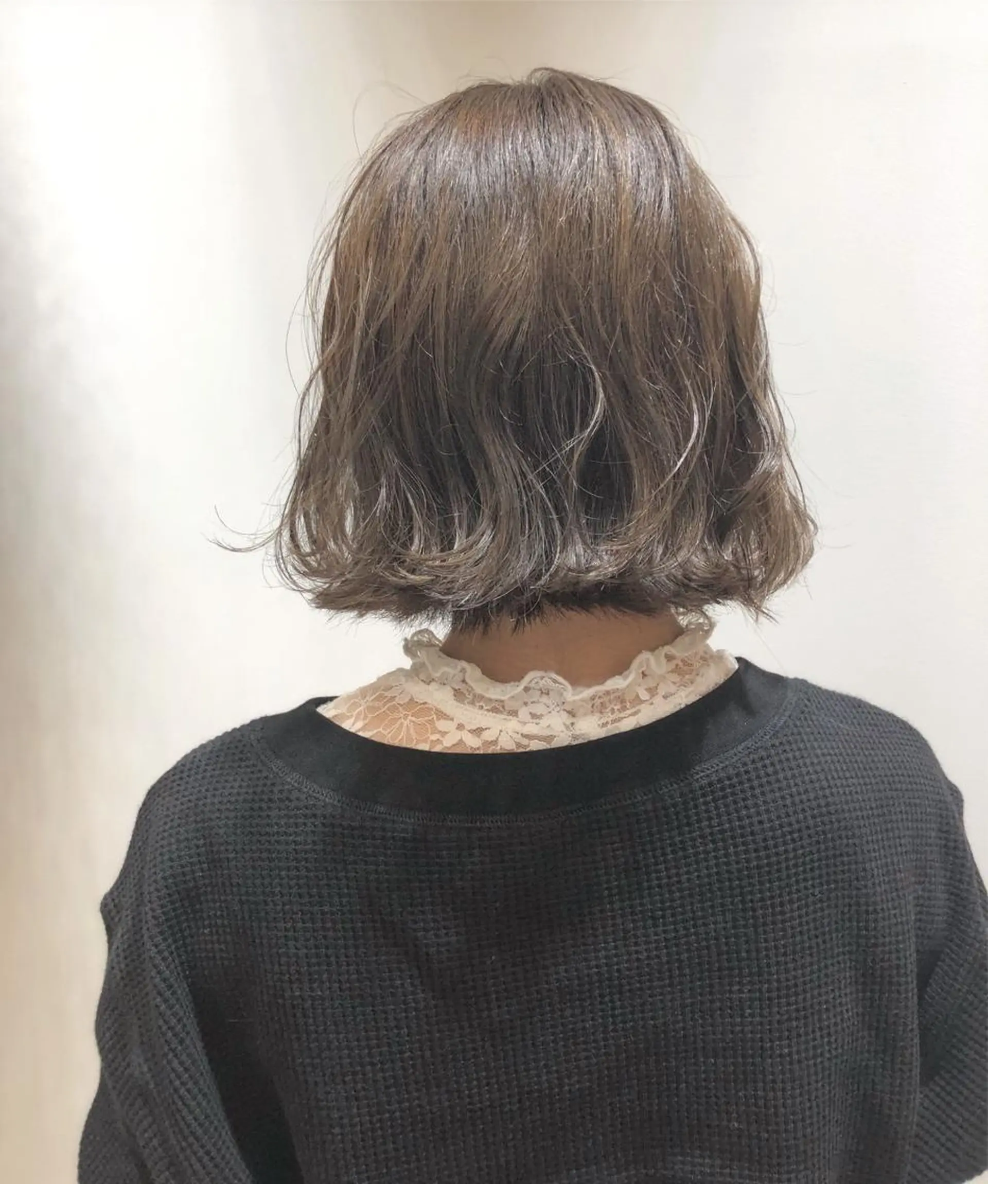 ショート カラー ベージュカラー グレージュ カット ヘアカラー 江原 彩華のヘアスタイル