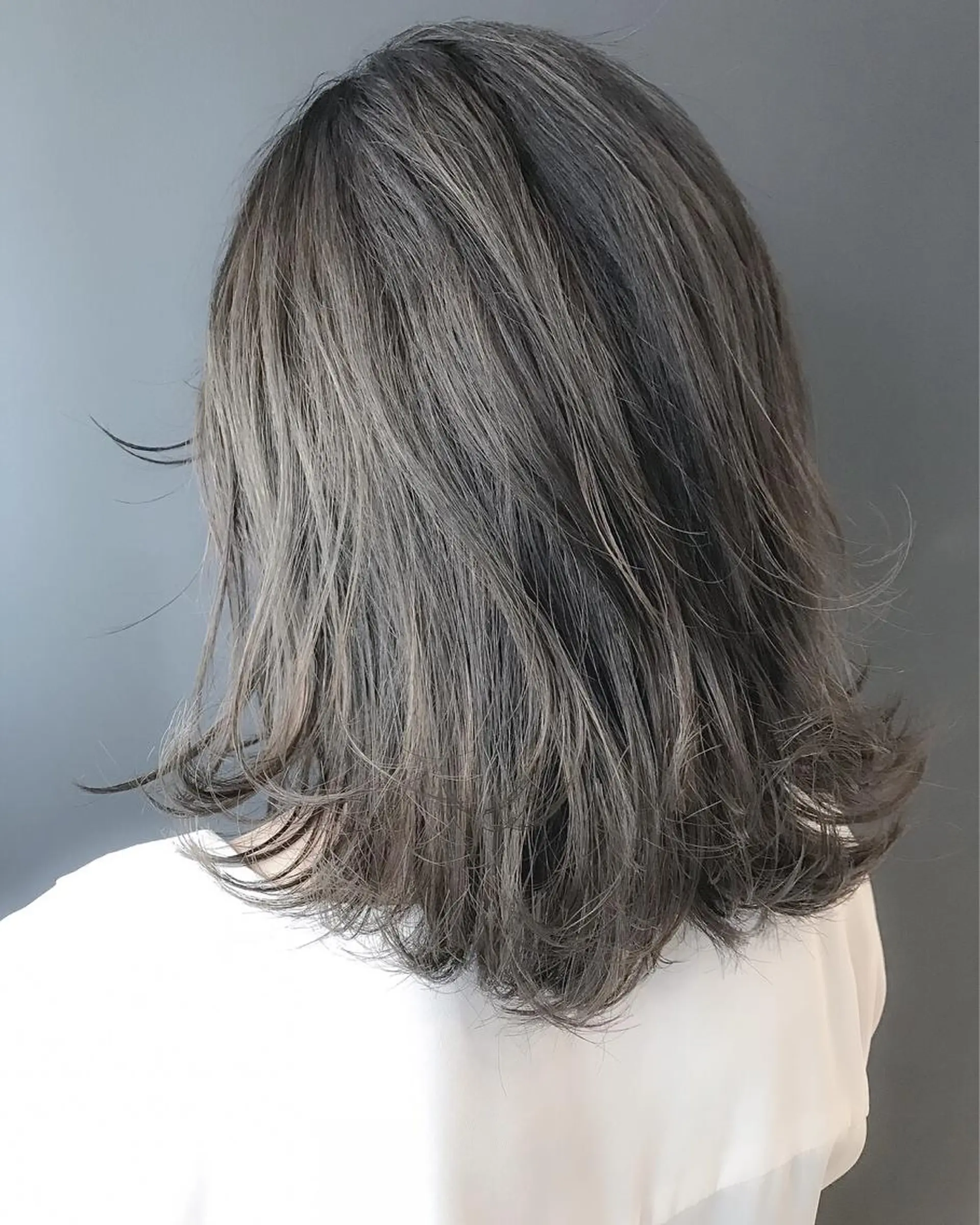 ショート カラー ダークグレー ダークグレージュ グレージュ ハイライトカラー ハイライト ヘアカラー BOX mico.のヘアスタイル