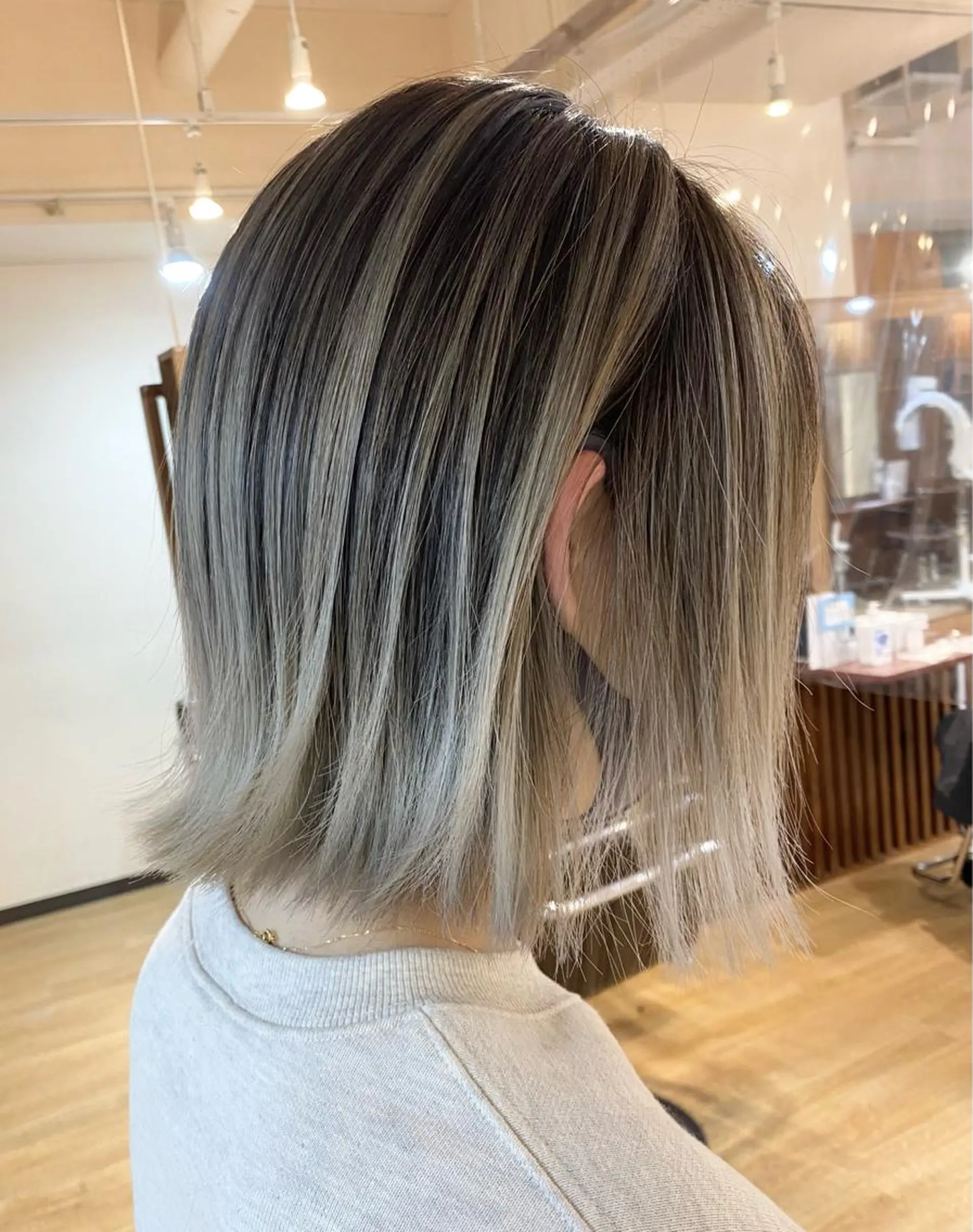 ショート カラー バレイヤージュ レイヤーカット 白髪ぼかし バレイヤージュ志鎌のヘアスタイル