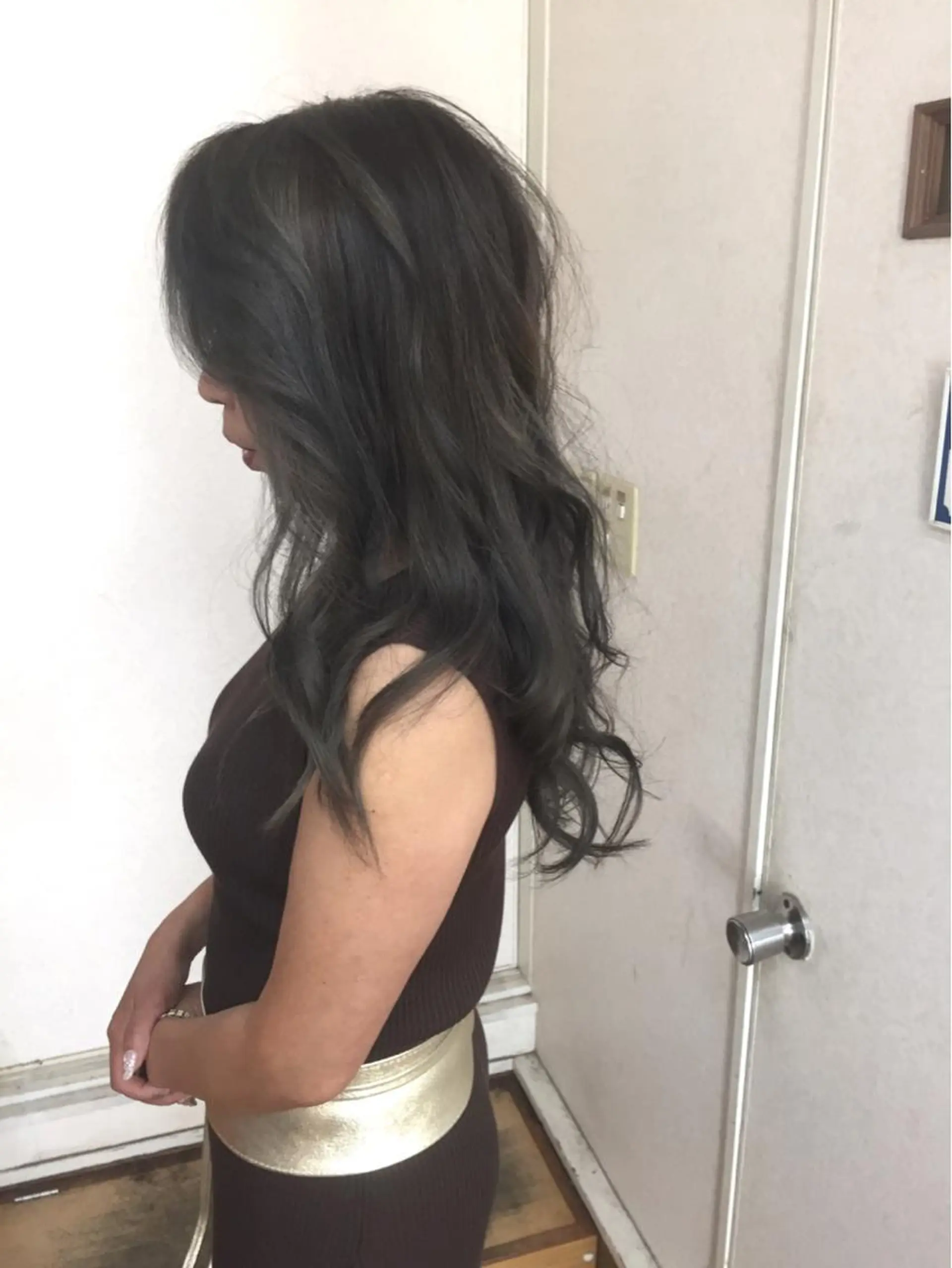 ロング カラー パーマ ヘアアレンジ バレイヤージュ 透明感カラー フォギーグレージュ グラデーションカラー グレージュ ヘアカラー 三輪 太一のヘアスタイル