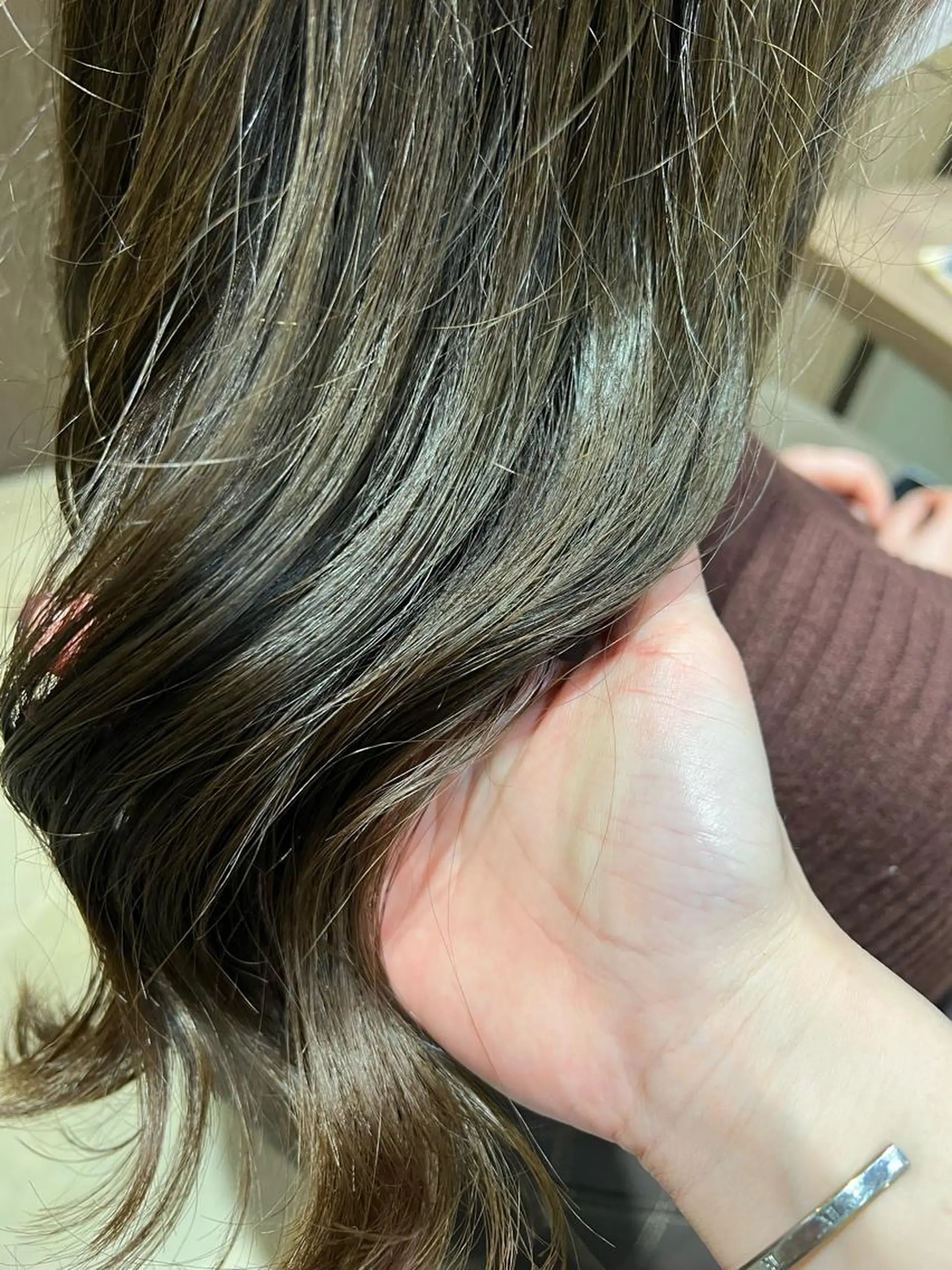 ロング カラー ベージュカラー オリーブベージュ 黒田 愛梨のヘアスタイル