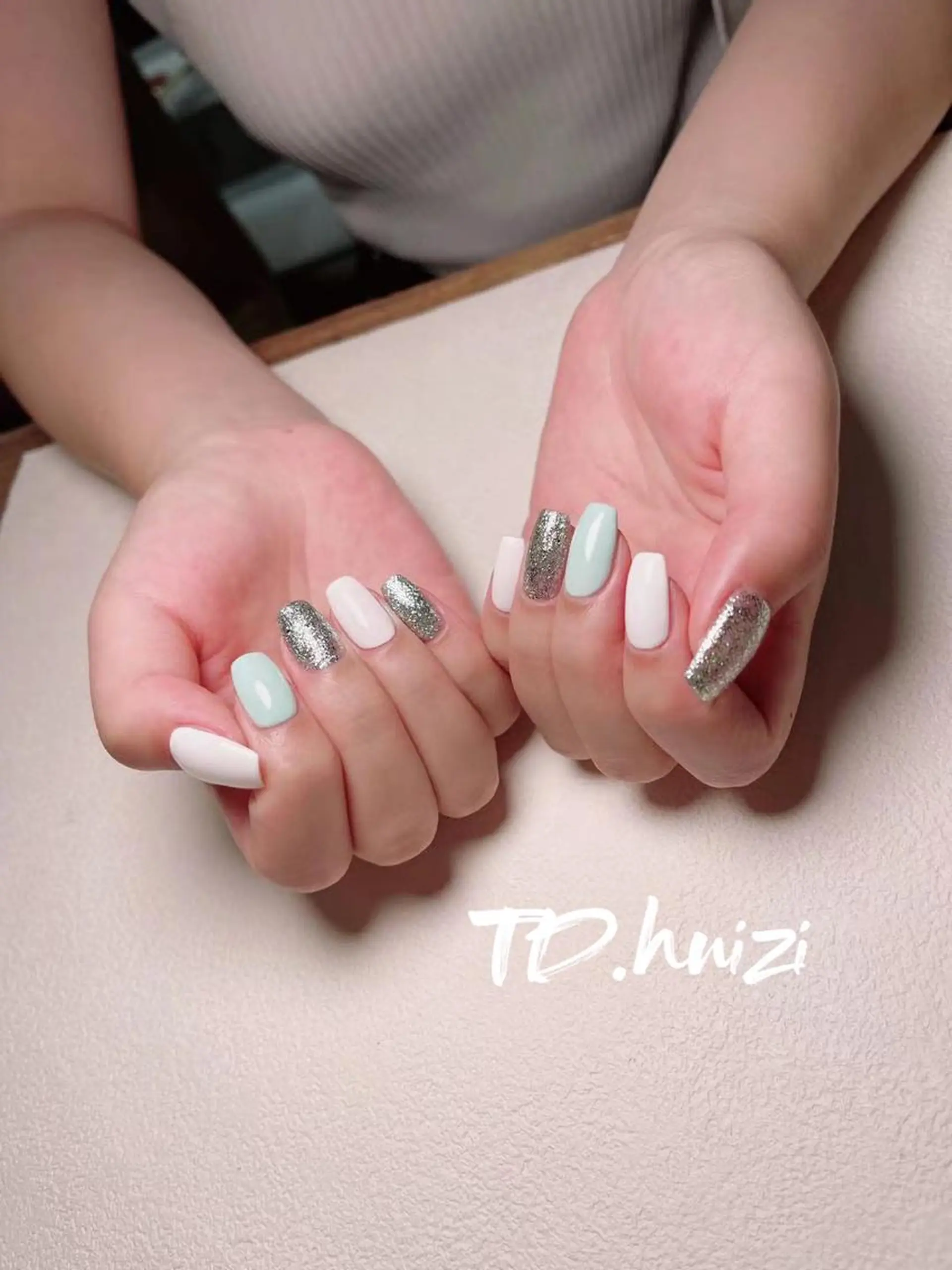 ミディアム めぐみのネイルサロン スタッフ練習のネイルデザイン