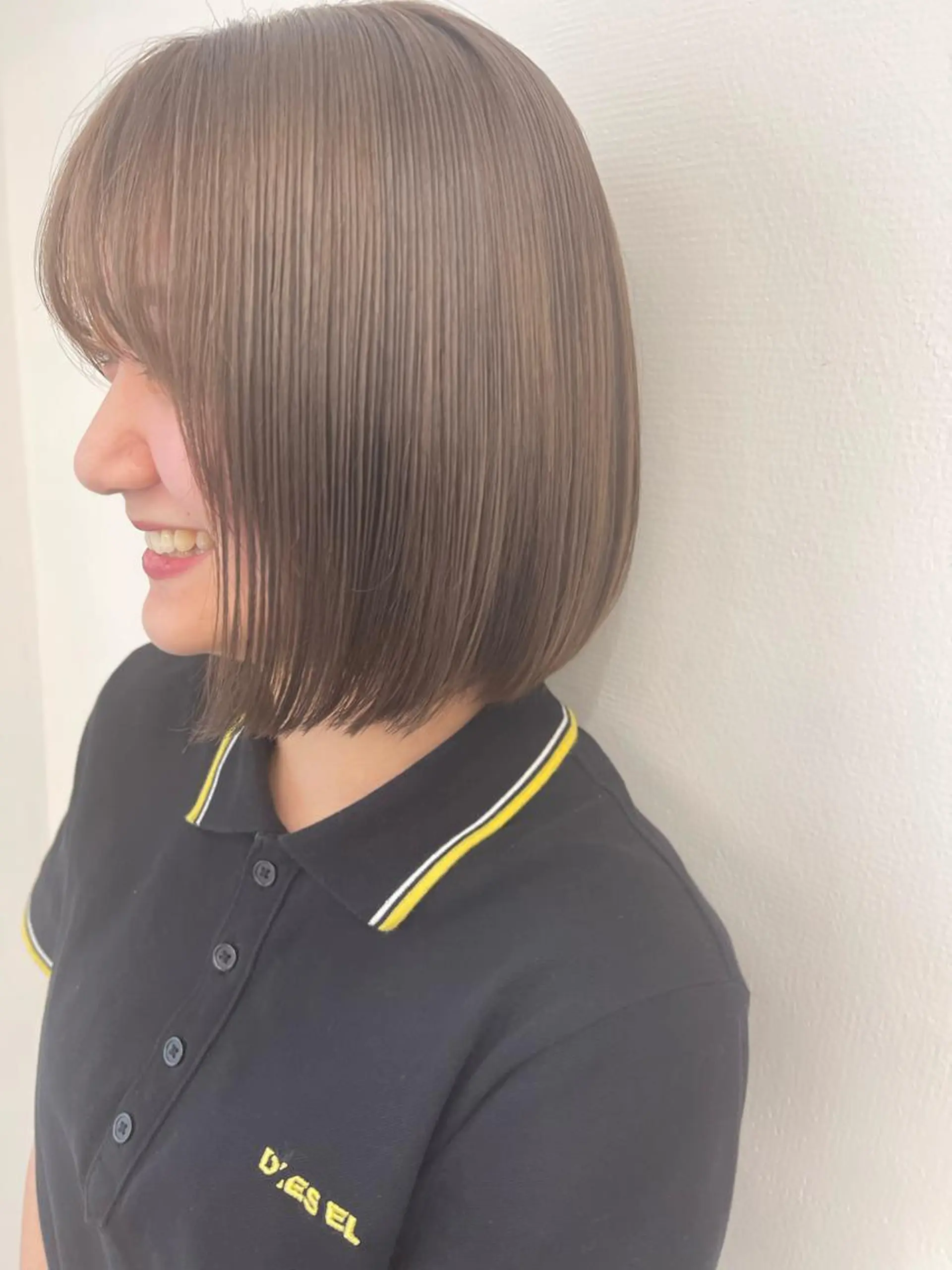 ショート カラー カット ヘアカラー トリートメント 💓パーマ，💗 レイヤーカットのヘアスタイル