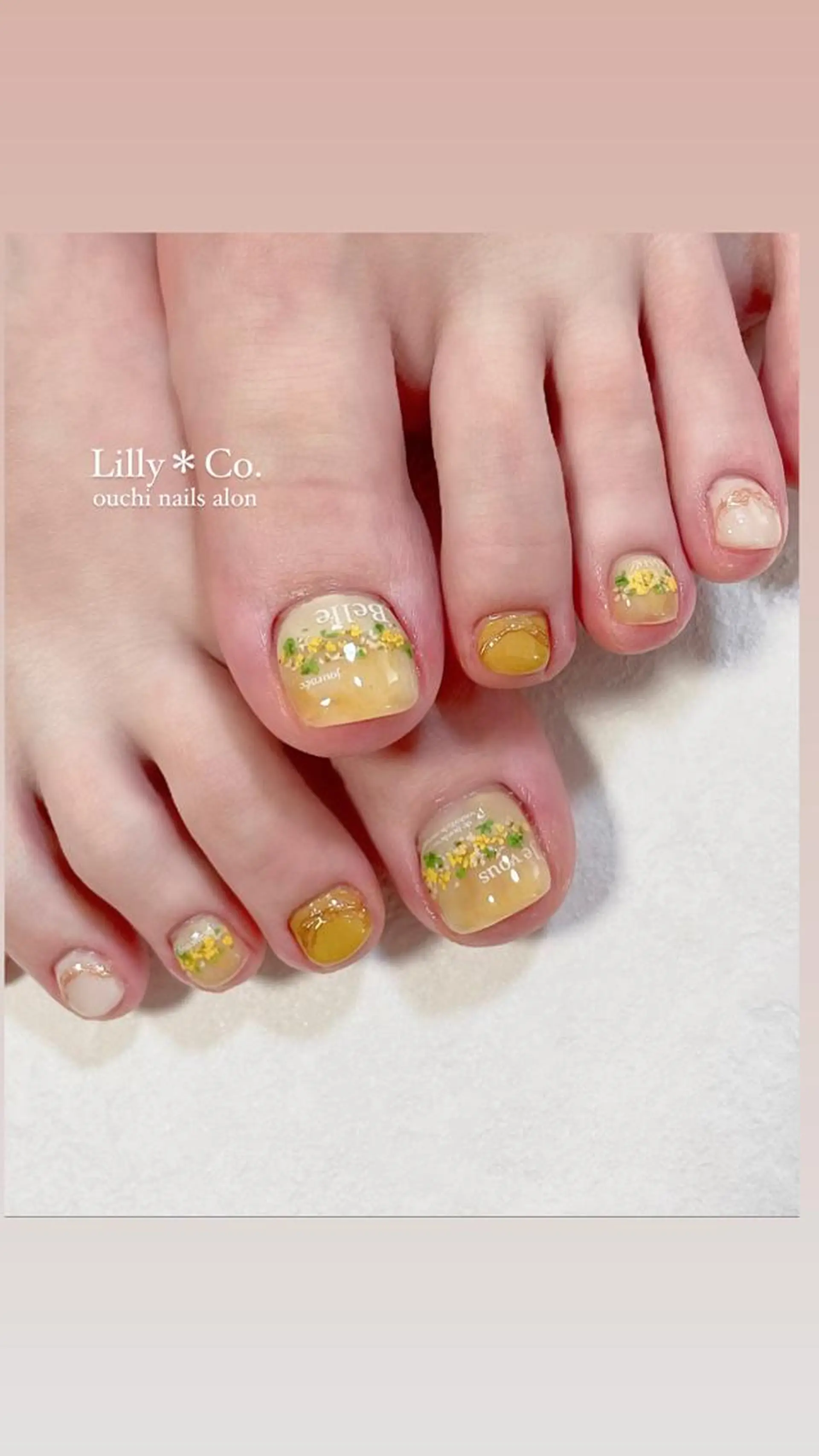 ネイル フットネイル ハンドネイル ハンドケア Lilly Co.のネイルデザイン