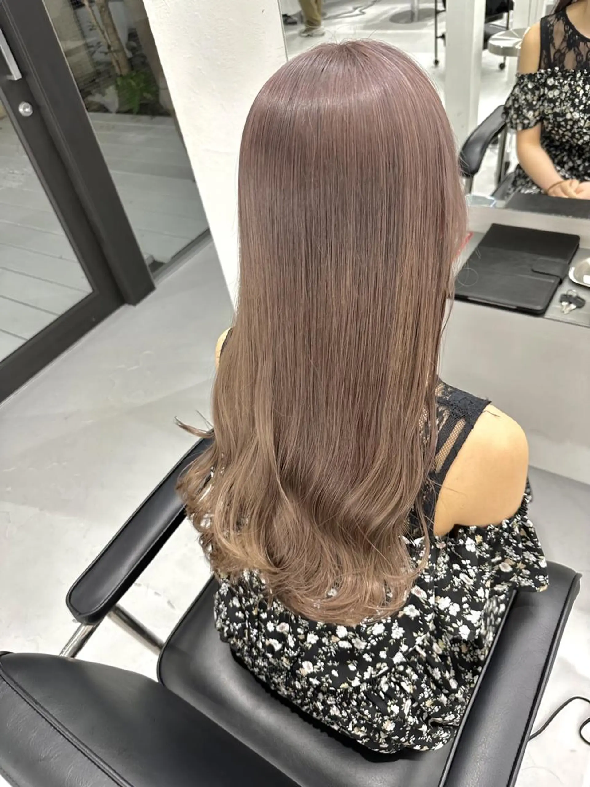 セミロング ミルクティーベージュ 新潟万代/MANA♡のヘアスタイル