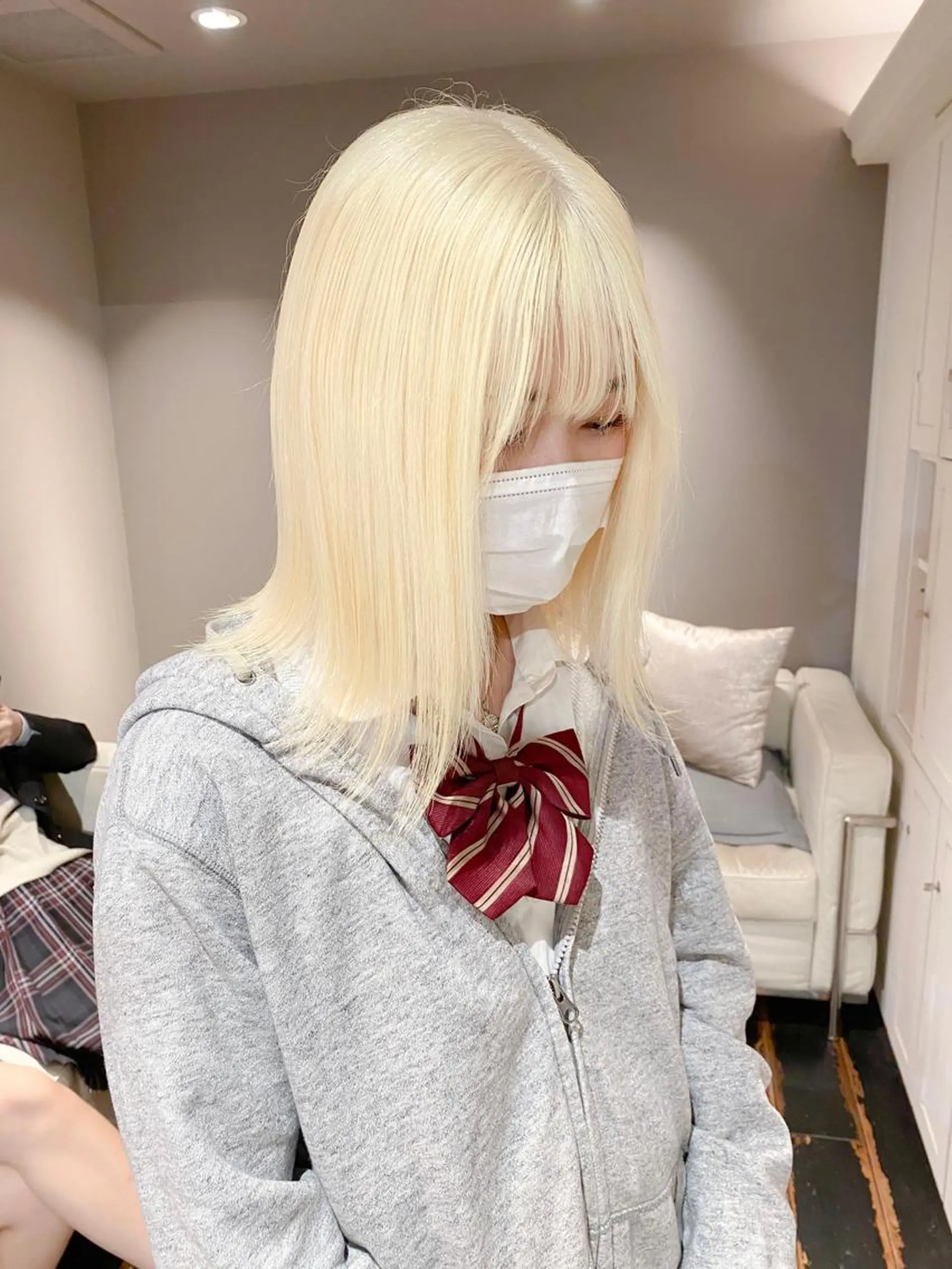 ミディアム カラー 切りっぱなしボブ レイヤー/縮毛矯正のヘアスタイル