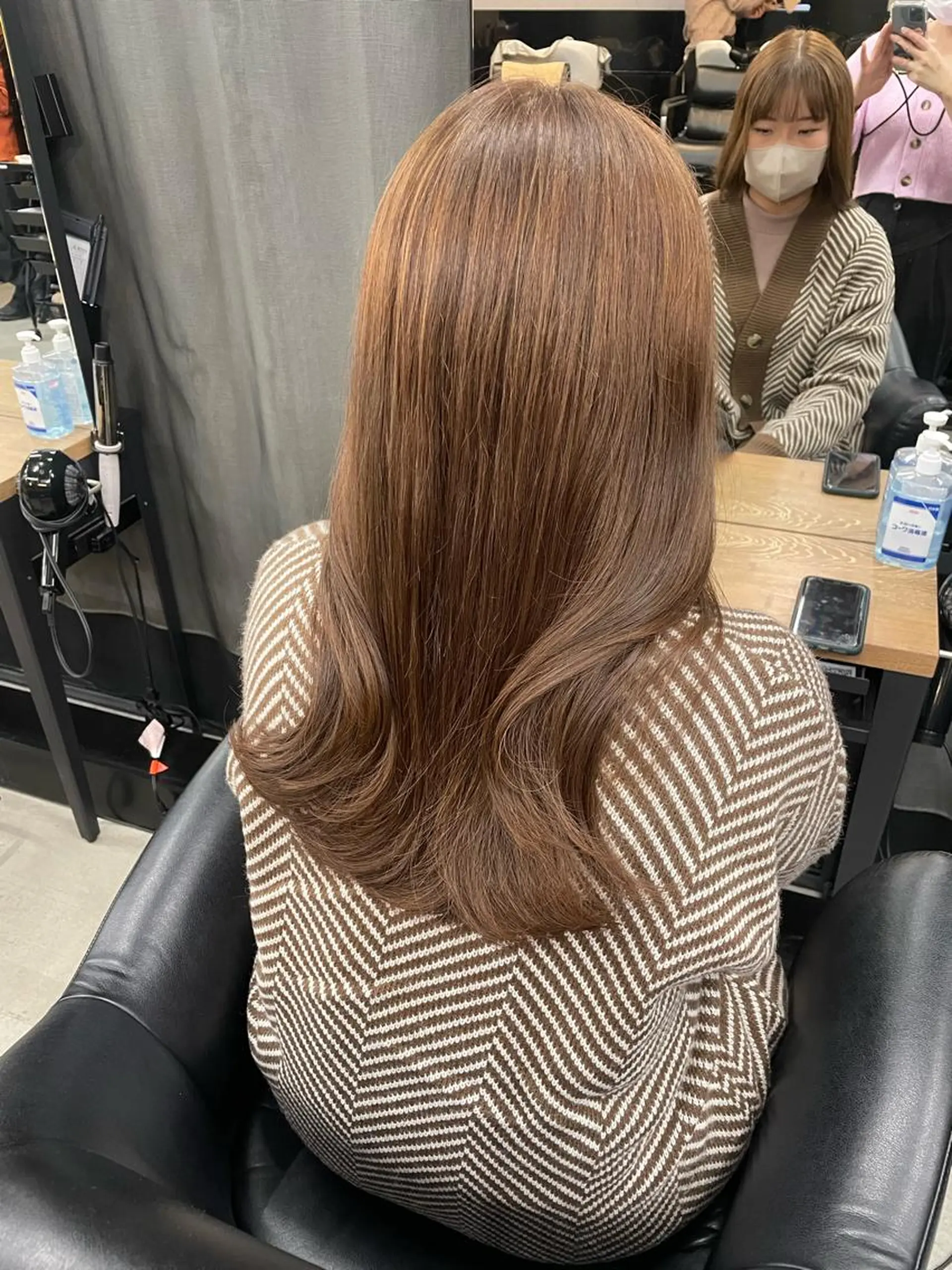 セミロング カラー 伊藤 莉奈　韓国ヘアのヘアスタイル