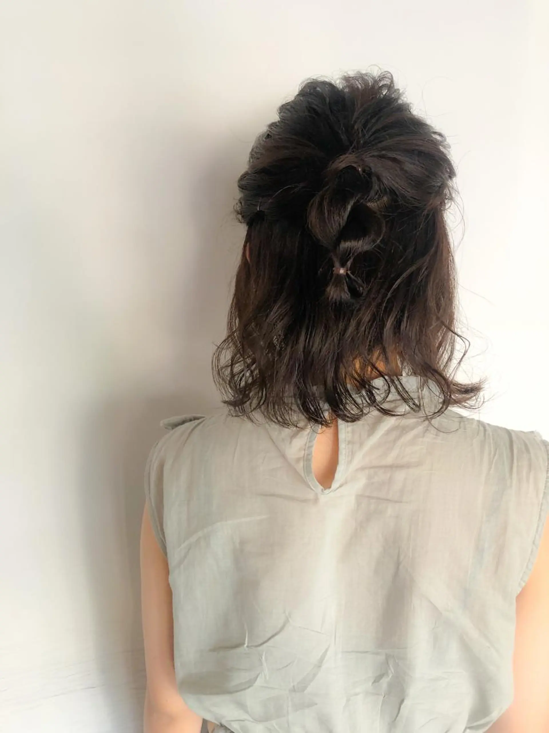 ミディアム カラー パーマ ヘアアレンジ マツエク・マツパ 透明感カラー グレージュ 暖色ボブ 🍊rikakoのヘアスタイル