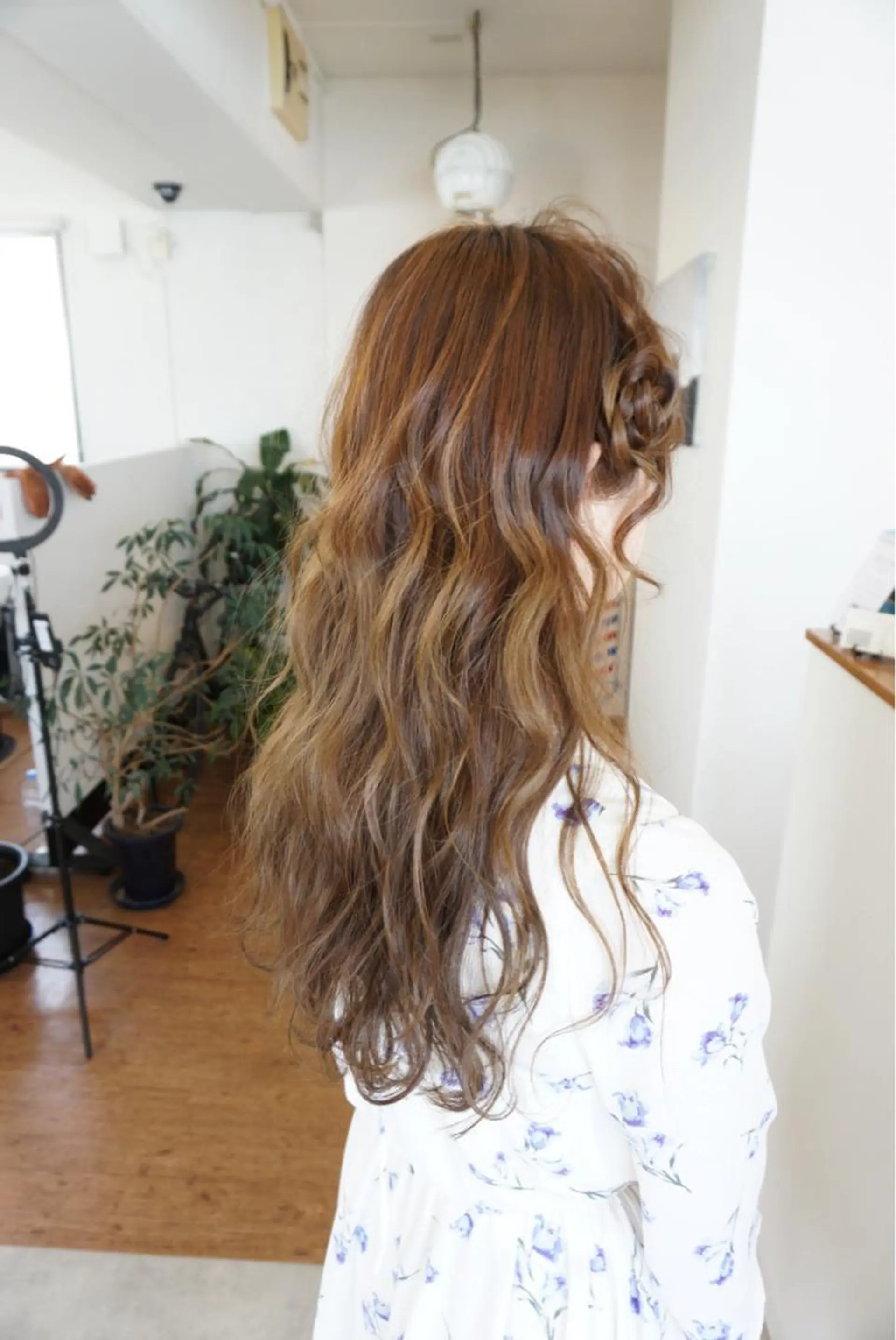 ロング ヘアアレンジ カチューシャ 甲斐 もあのヘアスタイル