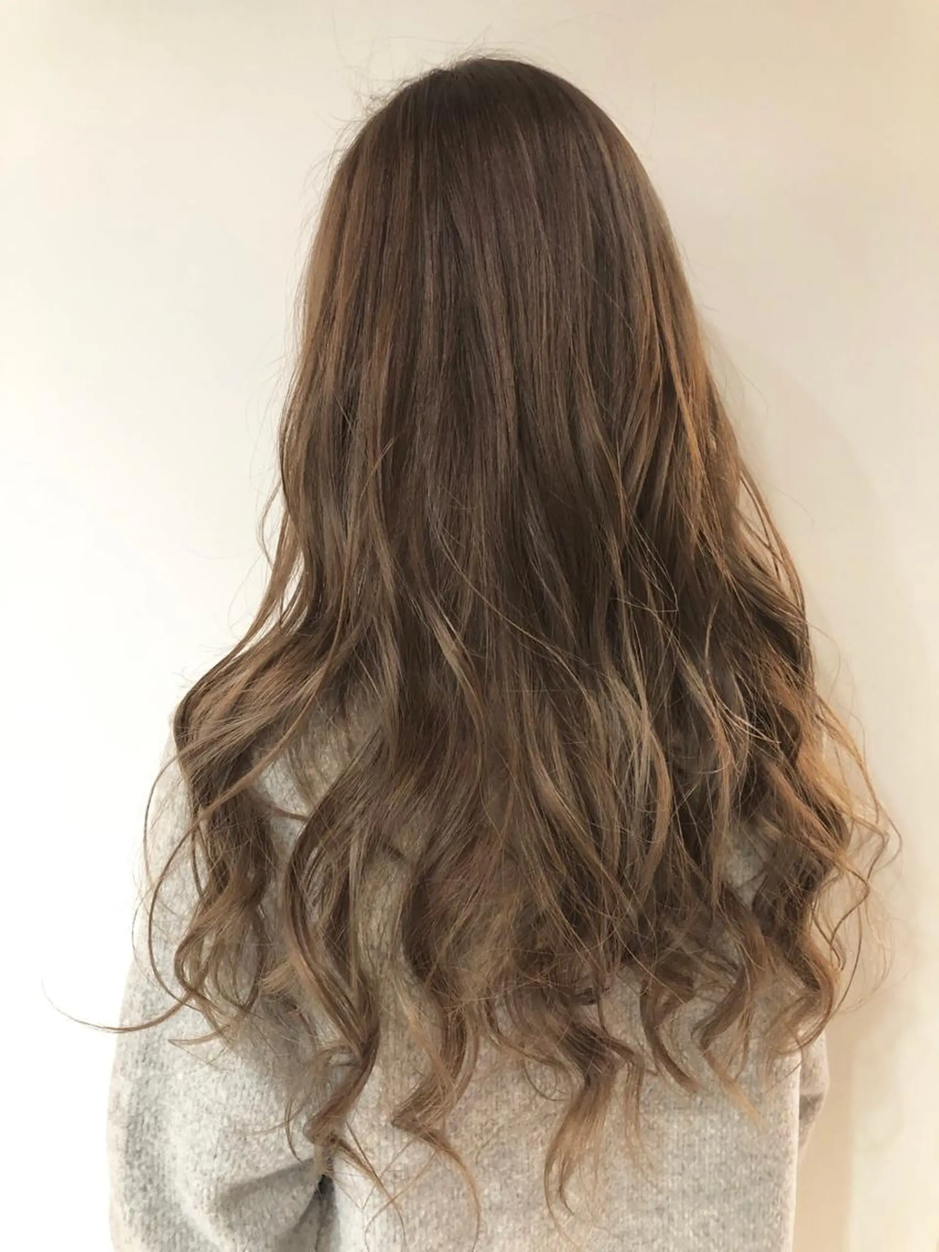 ロング カラー ベージュカラー ブリーチ ミルクティーベージュ ブリーチなしカラー 女性リピ90%🍨 🩷佐藤みずきのヘアスタイル