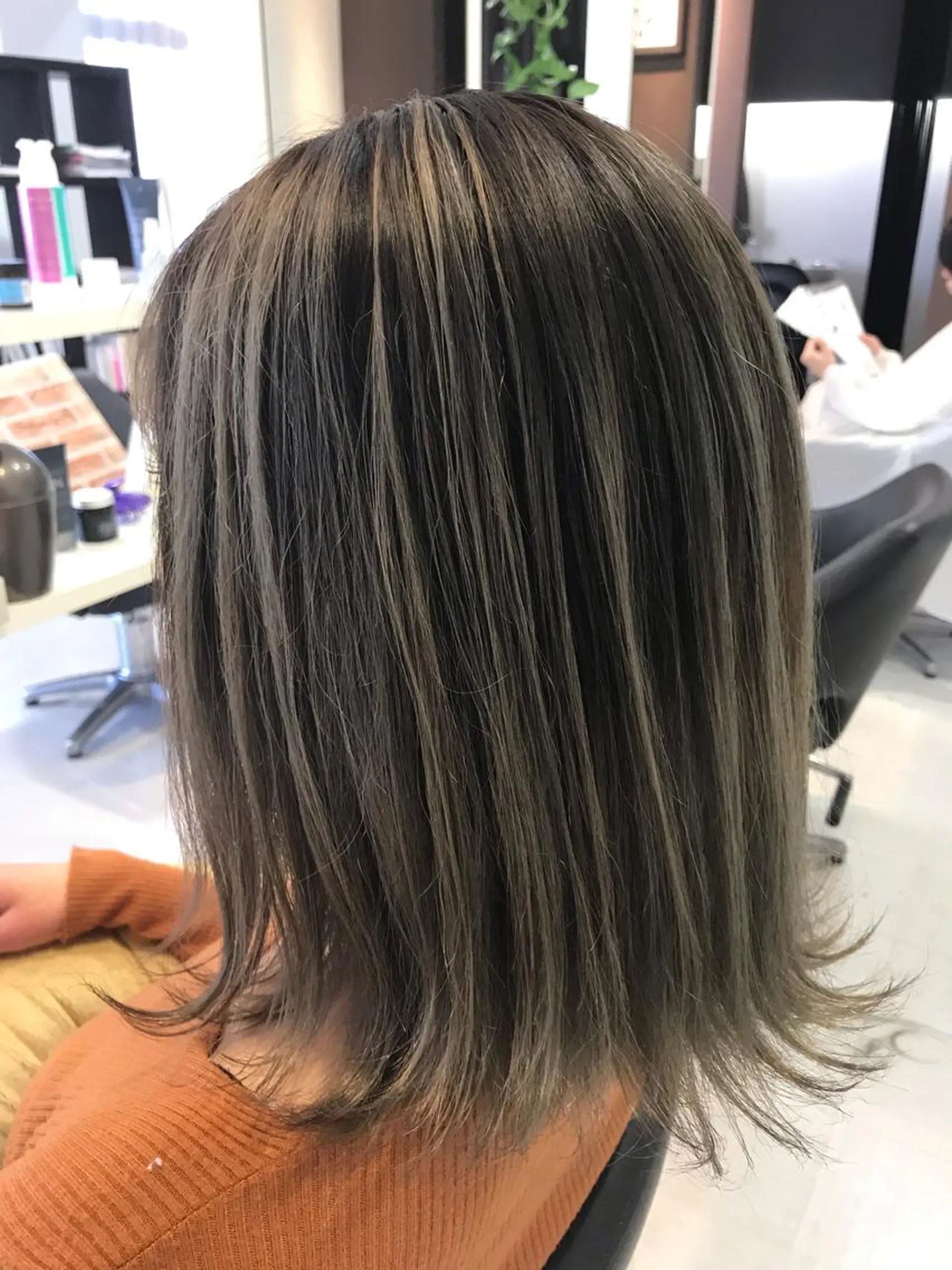 ミディアム カラー バレイヤージュ レイヤーカット シェールピエール所属・Laf かおりのマツエク・マツパデザイン