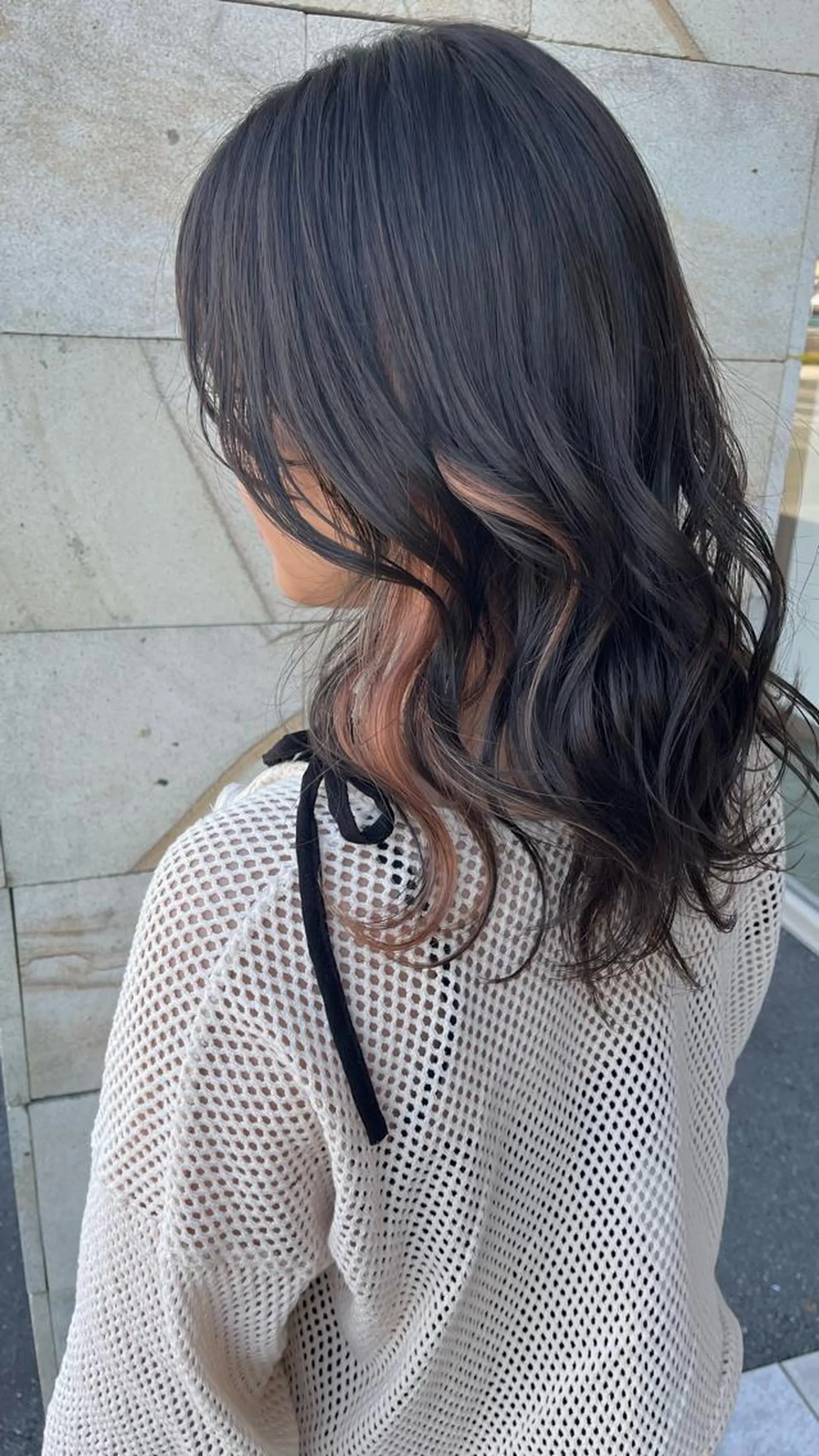 ミディアム カラー ヘアアレンジ ベージュカラー イヤリングカラー ピンクカラー 栗林 姫花のヘアスタイル