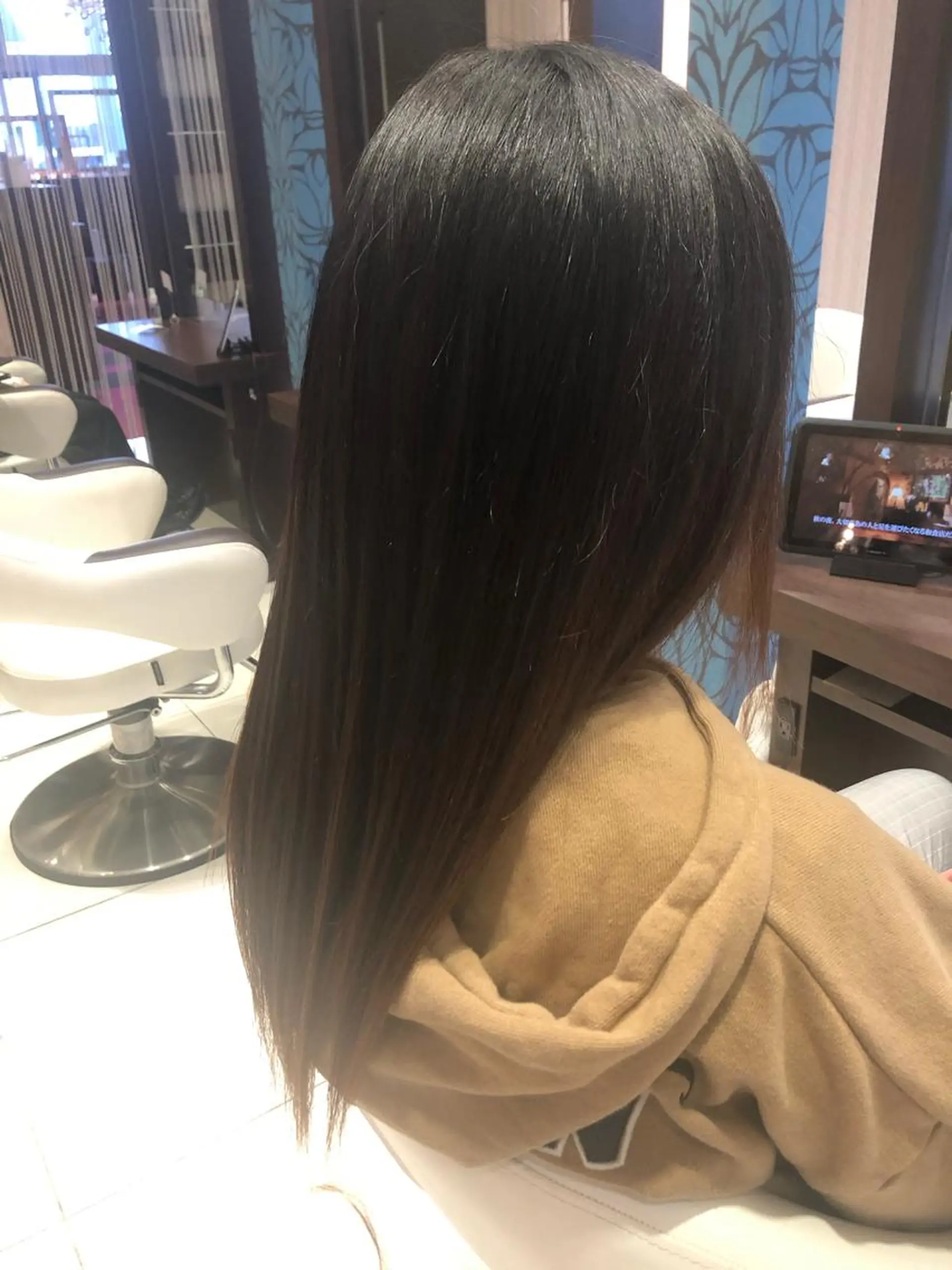 セミロング EARTH長岡 🌼渡辺まい🌼のヘアスタイル