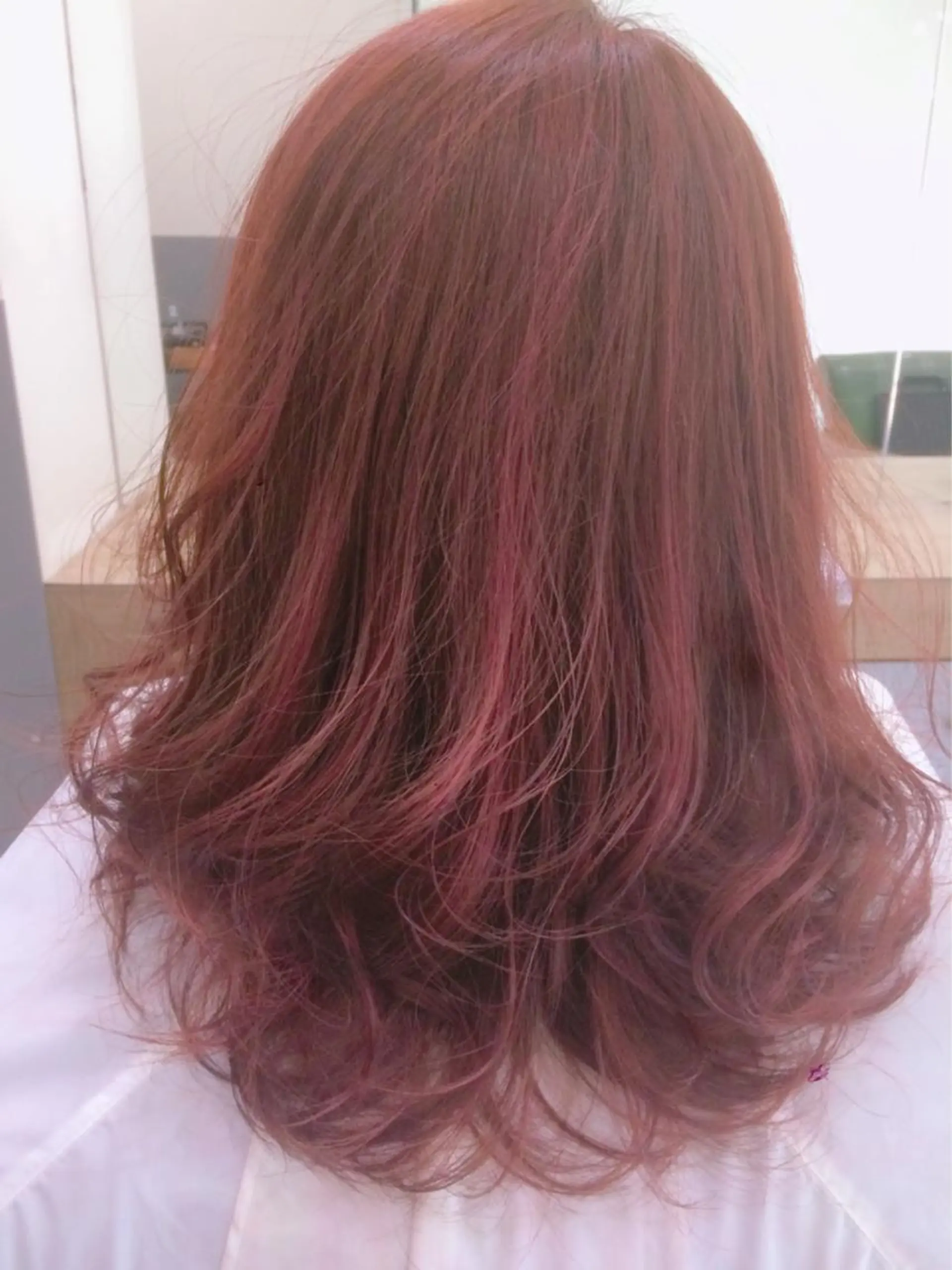 セミロング ハイライト 山田 香織のヘアスタイル