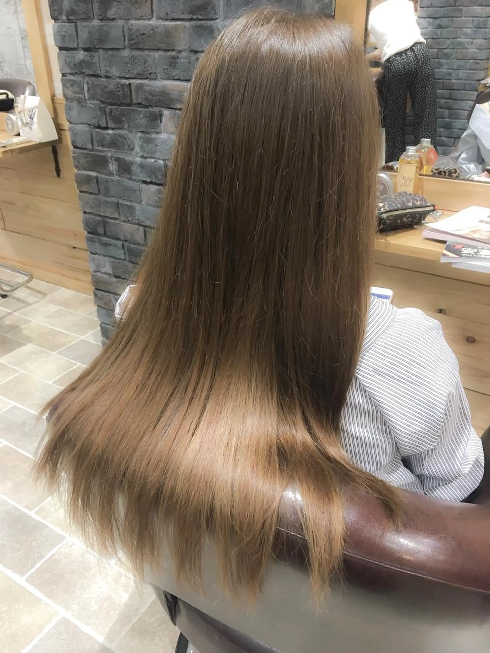 セミロング カラー ブリーチ 透明感カラー ハイライトカラー オレンジ ハイライト 中田 敏明のヘアスタイル