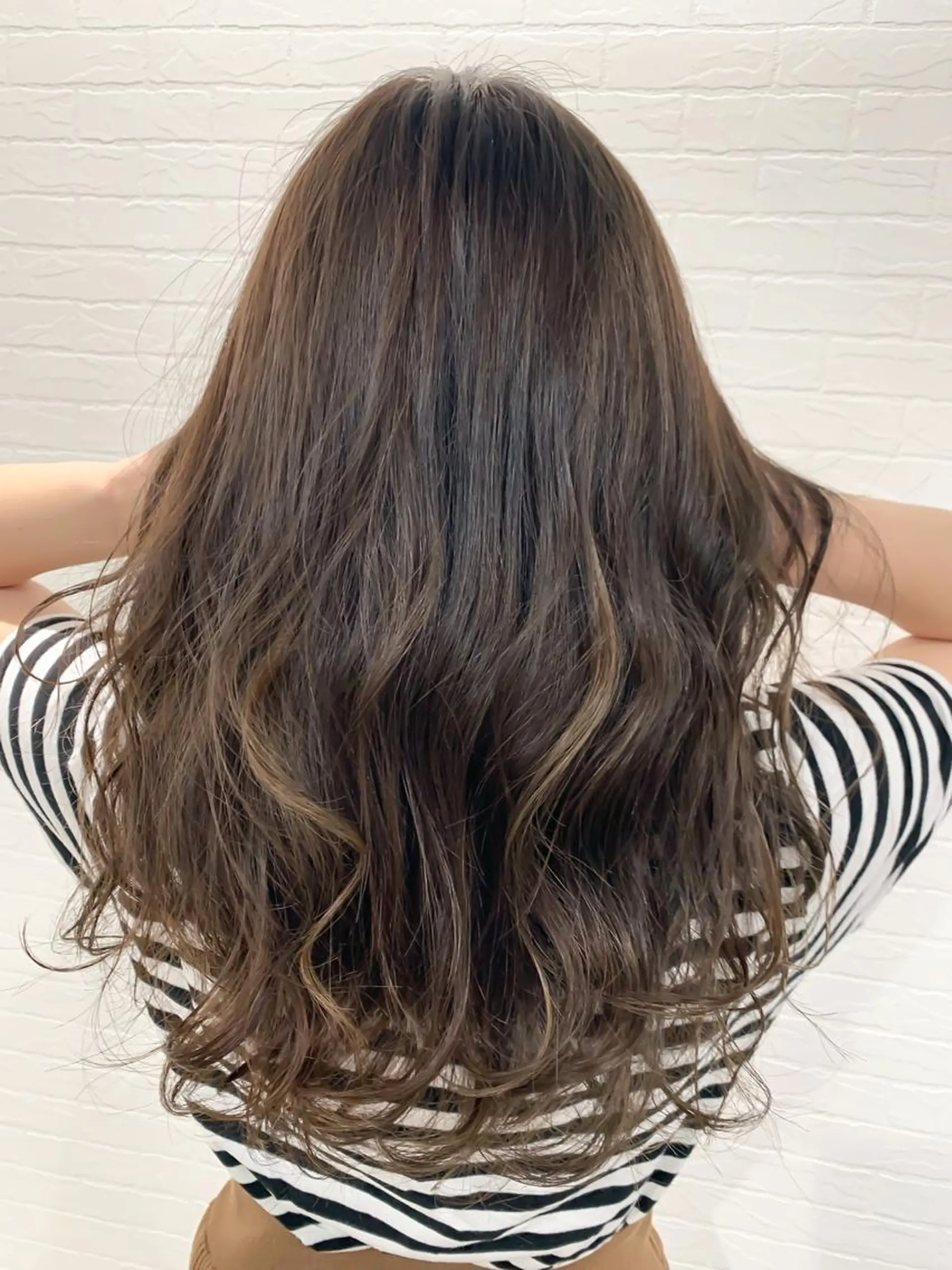 ロング カラー ハイライトカラー ハイライト 中村 維久美のヘアスタイル