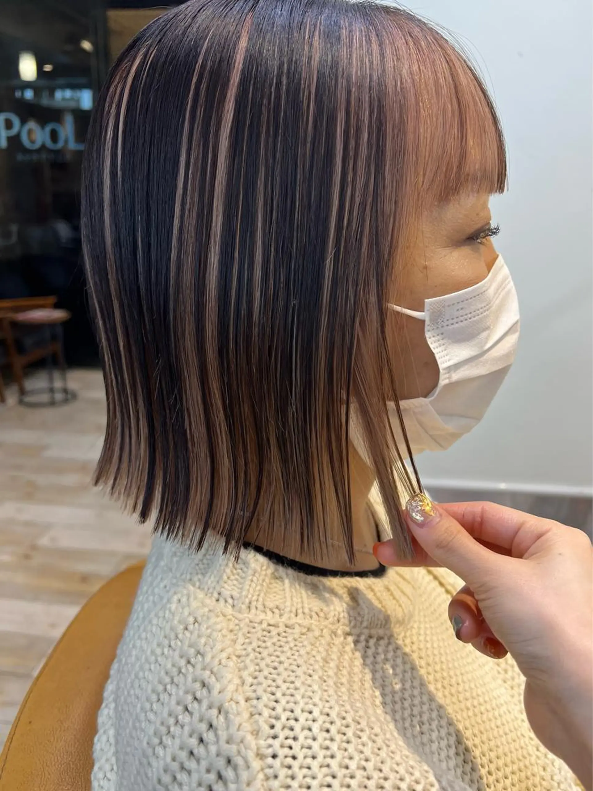 ショート カラー ヘアアレンジ 切りっぱなしボブ ミストバング ベージュカラー イヤリングカラー  フェイスフレーミング カット ヘアカラー トリートメント サナ🌱 切りっぱなしボブのヘアスタイル