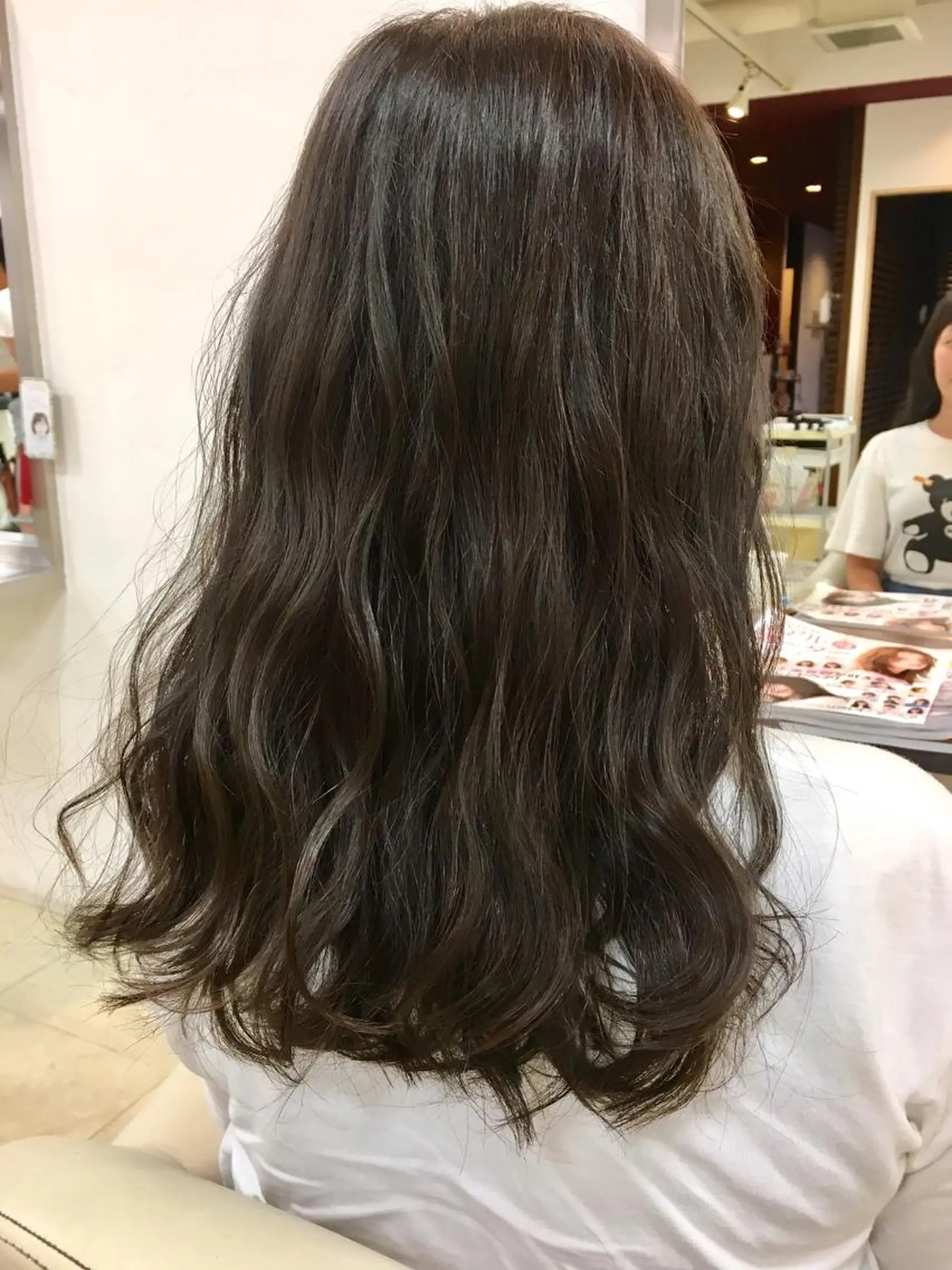 ロング カラー 透明感カラー グレージュ 工藤 萌香のヘアスタイル