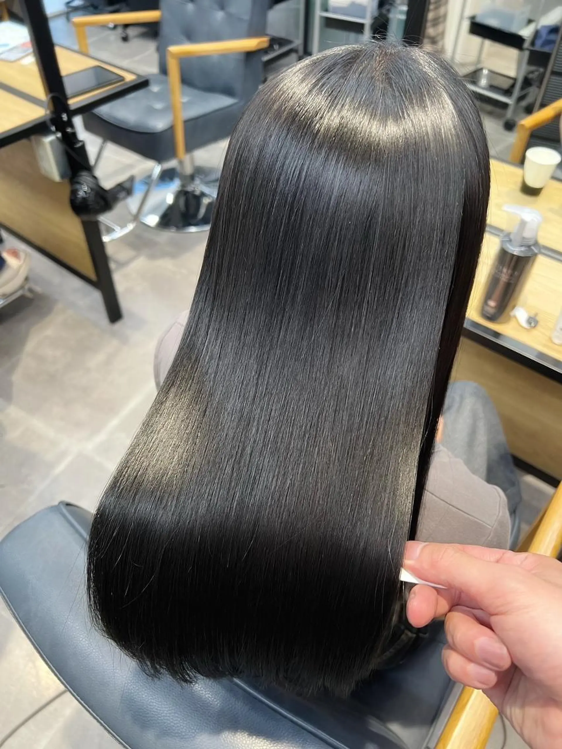 ロング ケアカラー ラベンダーベージュ 髪質改善 韓国風ヘア レイヤーカット カット ヘアカラー トリートメント 【ヘアケア特化型】 newi天王寺のヘアスタイル