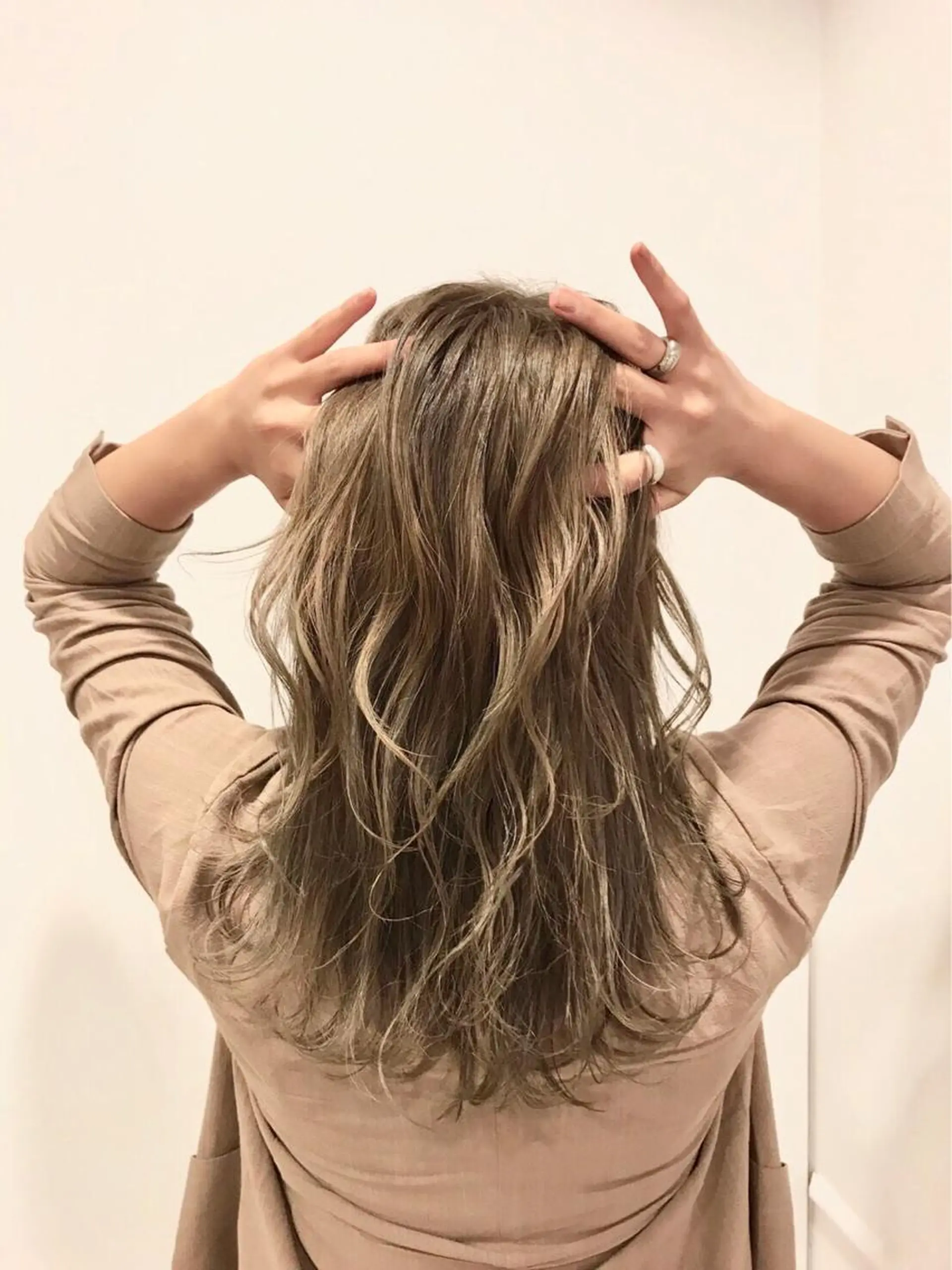 ロング カラー ベージュカラー ブリーチ ケアブリーチ ハイトーンカラー カット ヘアカラー Radix所属・ボブ/ハイトーン 福生Radix 下田のヘアスタイル