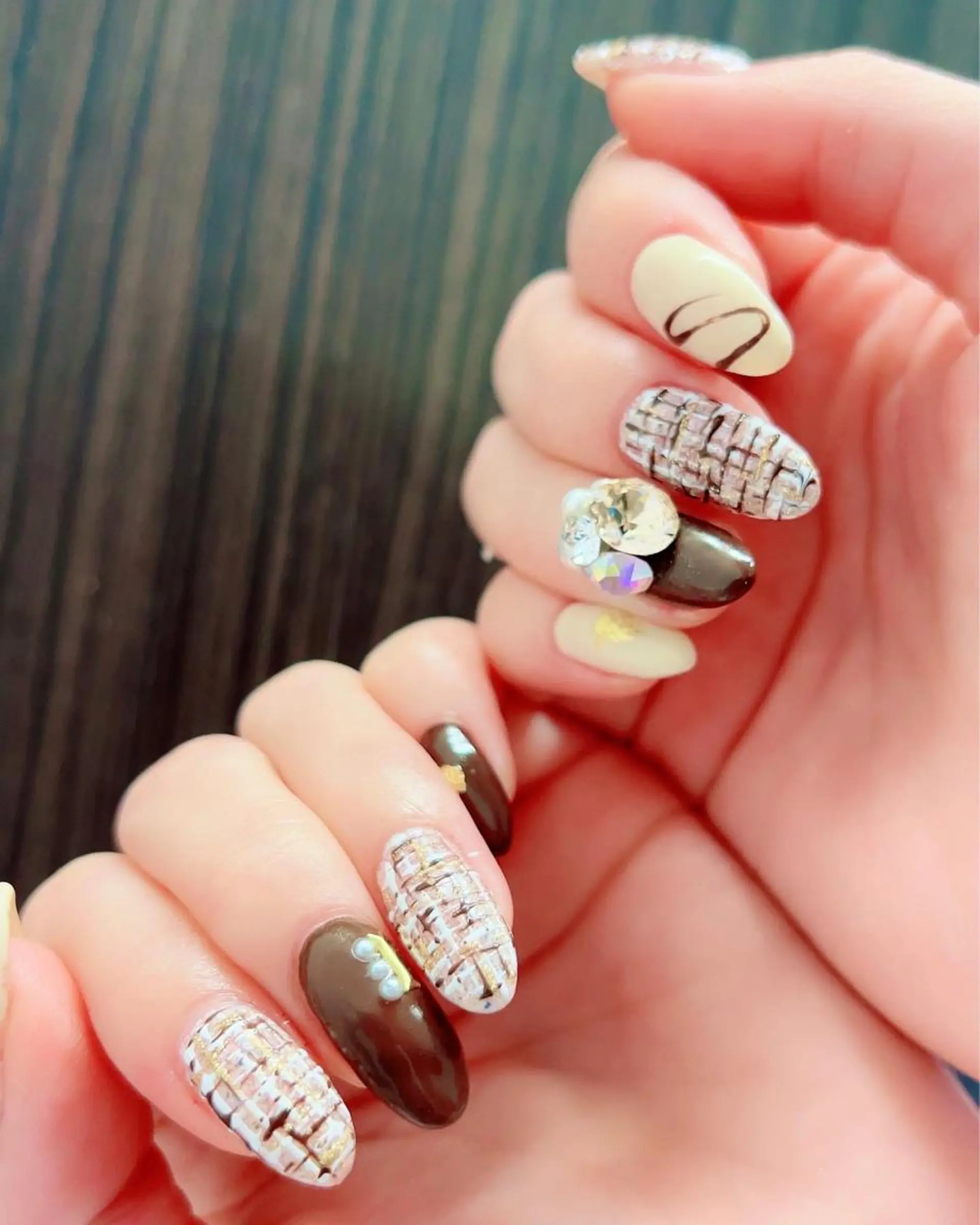 ネイル アートネイル ジェルネイル ロングネイル マグネットネイル ニュアンスネイル ハンドネイル clover nailのネイルデザイン