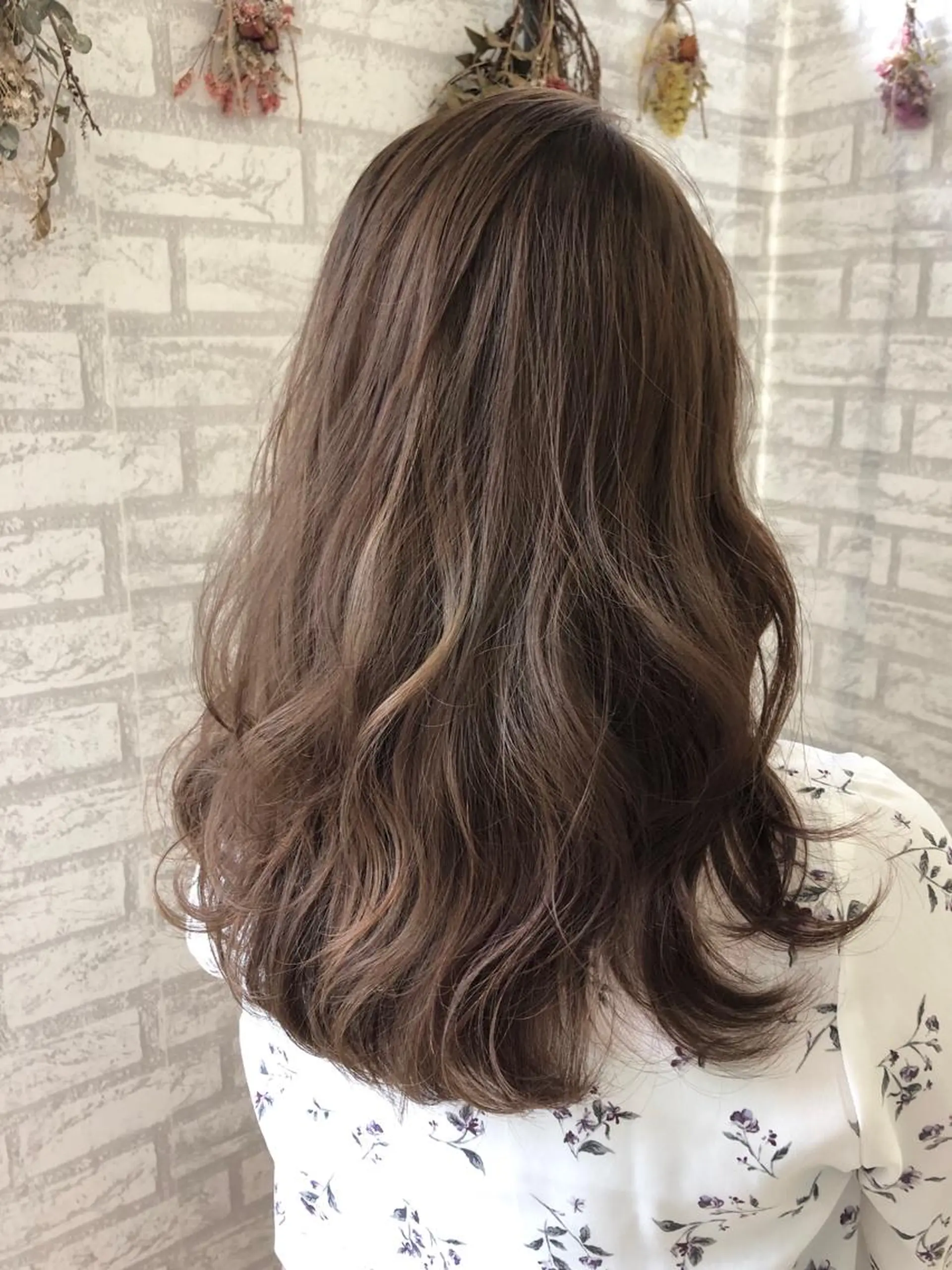 セミロング カラー クボキ サヤのヘアスタイル